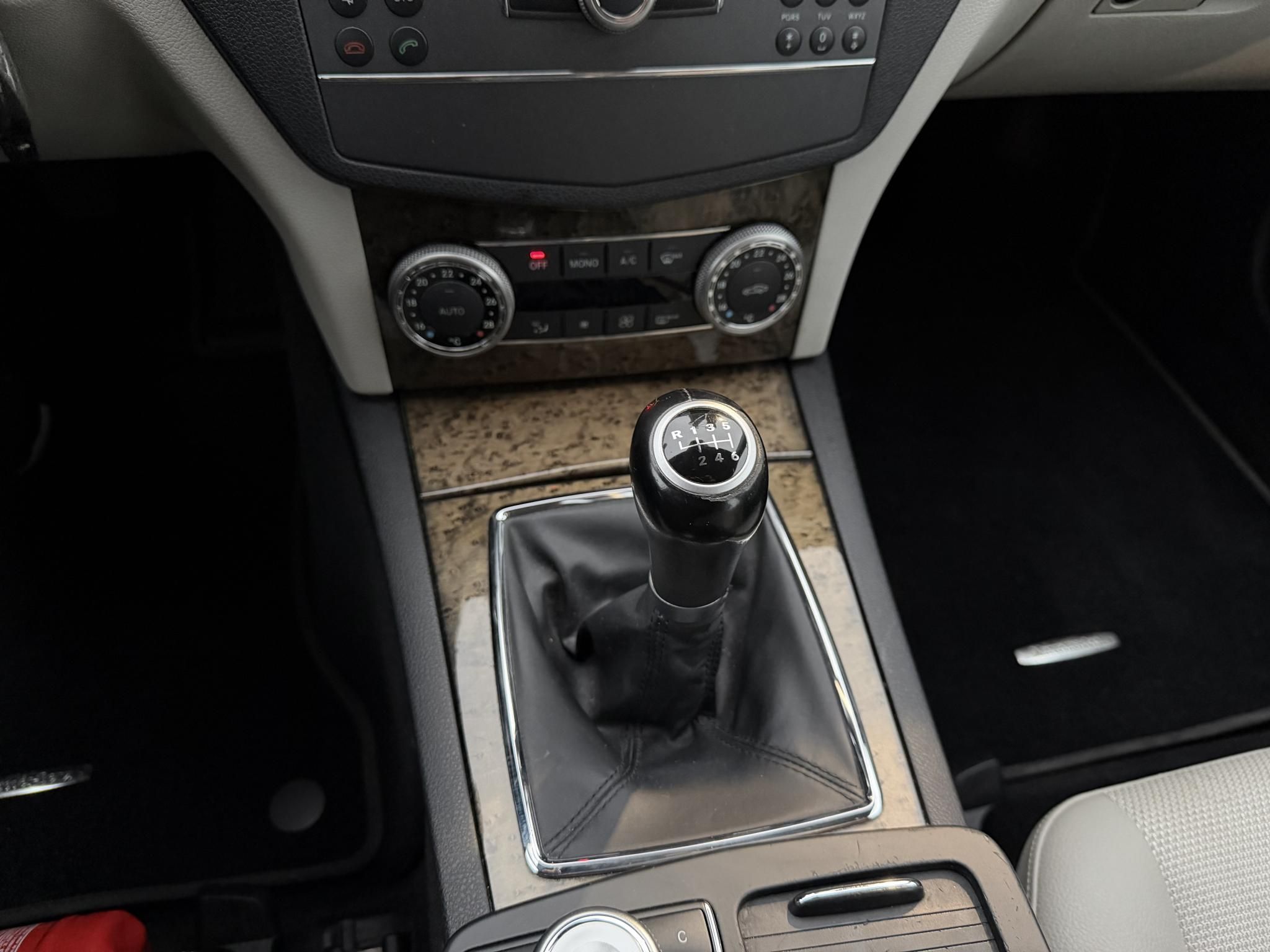 MERCEDES-BENZ C 200 T CDI Avantgarde 146e km. faberakás. világos belső!