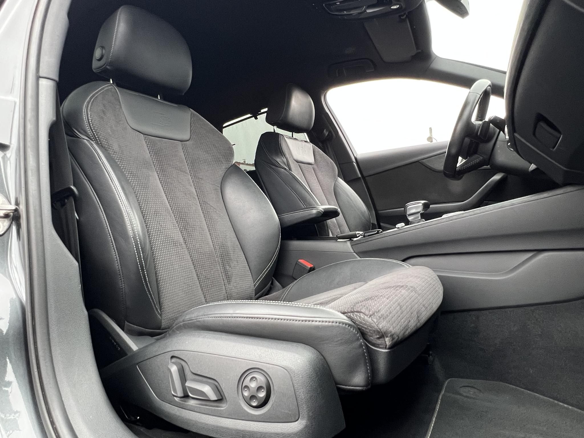 AUDI A4 Avant 3.0 TDI Sport quattro Tiptronic ic S-line LED Virtual Cockpit Távtartó Memória Kamera Vonóhorog Szervizelt!