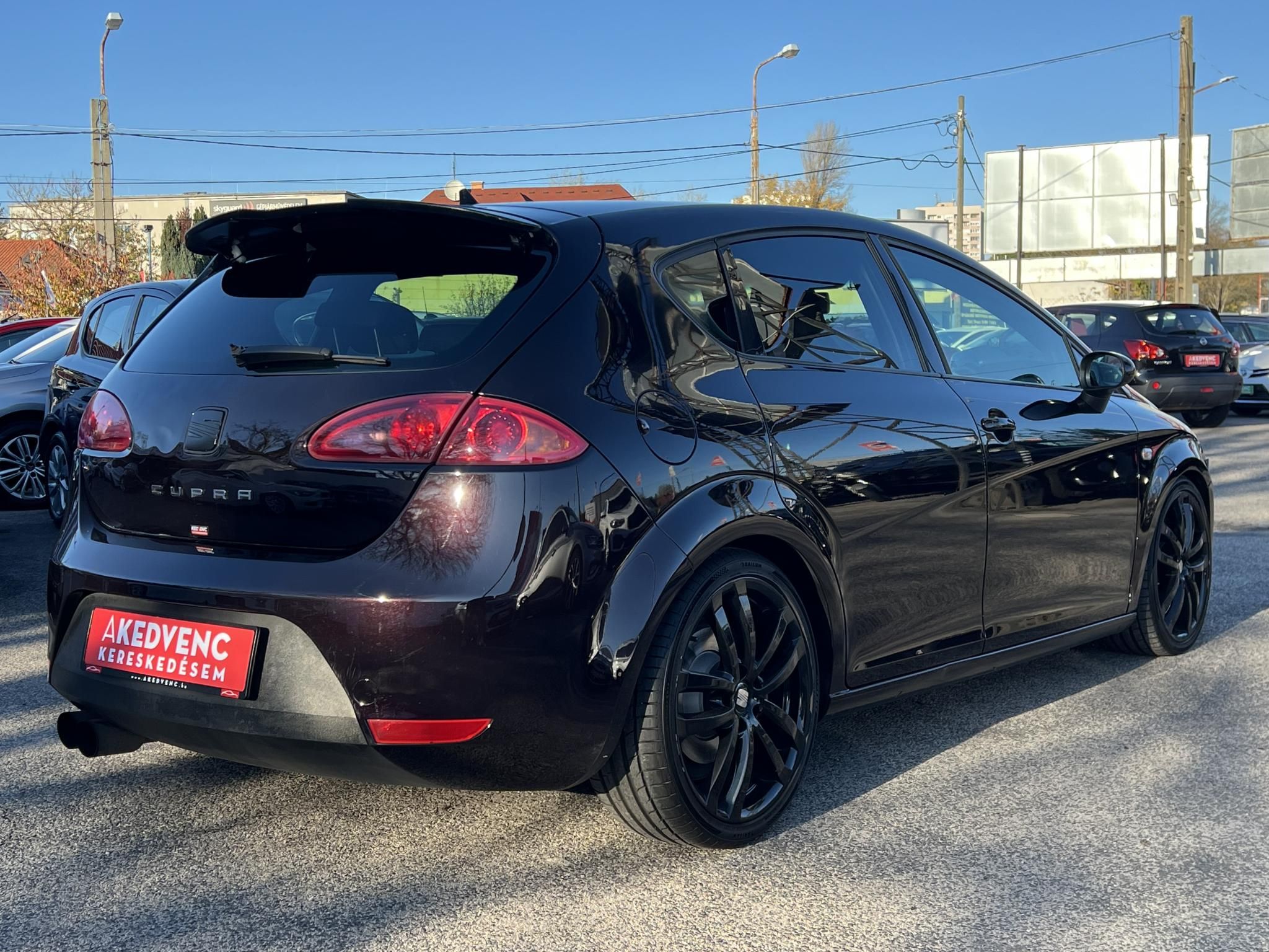 SEAT LEON 2.0 TFSI Cupra 350le! Integrált fejtámlás ülések. Boheme Purple fényezés