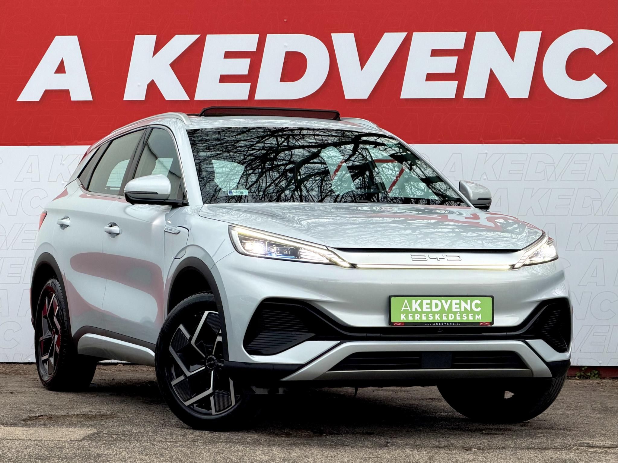 BYD ATTO 3 Design 60,4kWh M.o.-i. 1.tul. LFP. garanciális. panorámatető. világos belső!