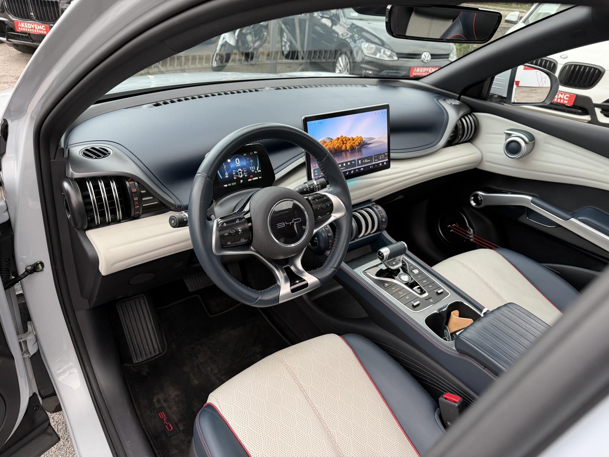 BYD ATTO 3 Design 60,4kWh M.o.-i. 1.tul. LFP. garanciális. panorámatető. világos belső!