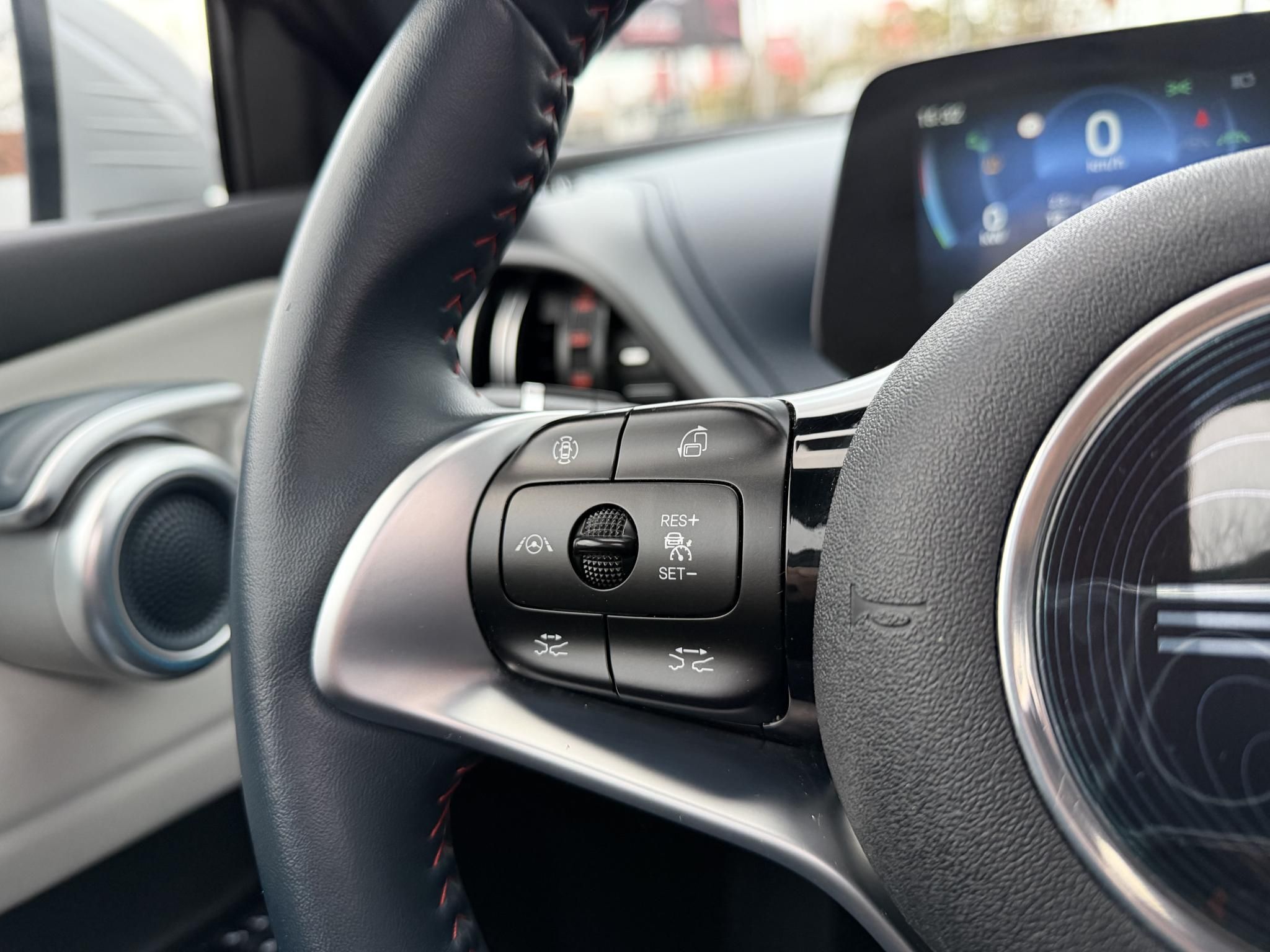 BYD ATTO 3 Design 60,4kWh M.o.-i. 1.tul. LFP. garanciális. panorámatető. világos belső!