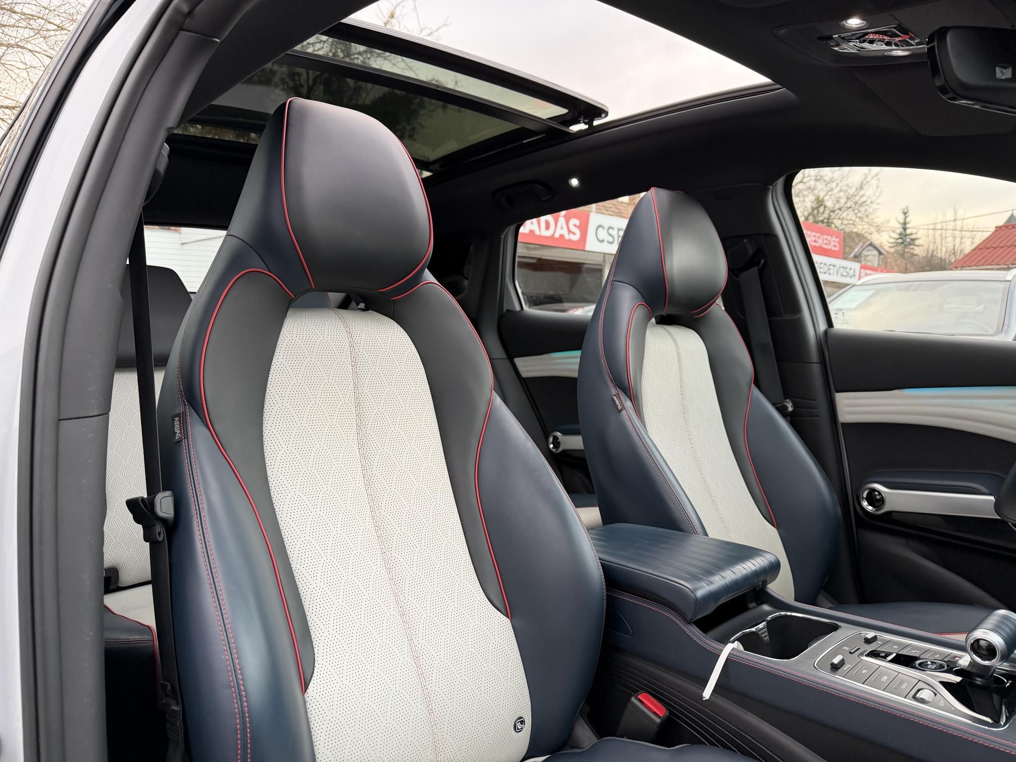 BYD ATTO 3 Design 60,4kWh M.o.-i. 1.tul. LFP. garanciális. panorámatető. világos belső!