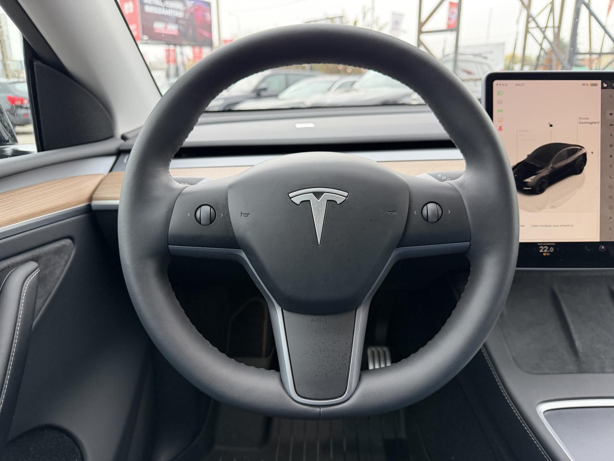 TESLA MODEL Y Performance AWD (Automata) 49e km. ÁFÁS! AMD Ryzen. garanciális. premium hifi. vonóhorog!
