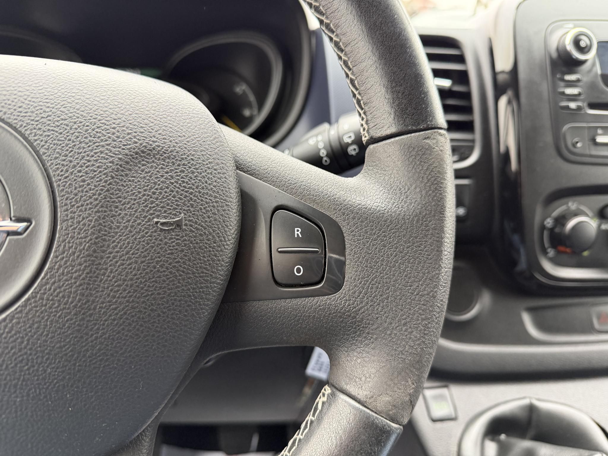 OPEL VIVARO 1.6 CDTI L1H1 2.7t Start-Stop Euro 6 (9 személyes) M.o.-i. 1.tul. Tempomat Klíma Tolatóradar