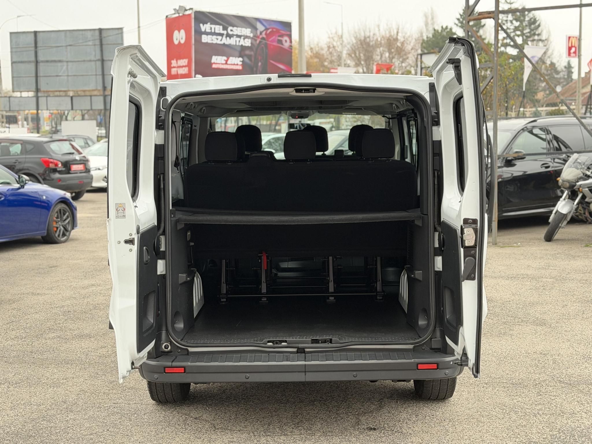 OPEL VIVARO 1.6 CDTI L1H1 2.7t Start-Stop Euro 6 (9 személyes) M.o.-i. 1.tul. Tempomat Klíma Tolatóradar