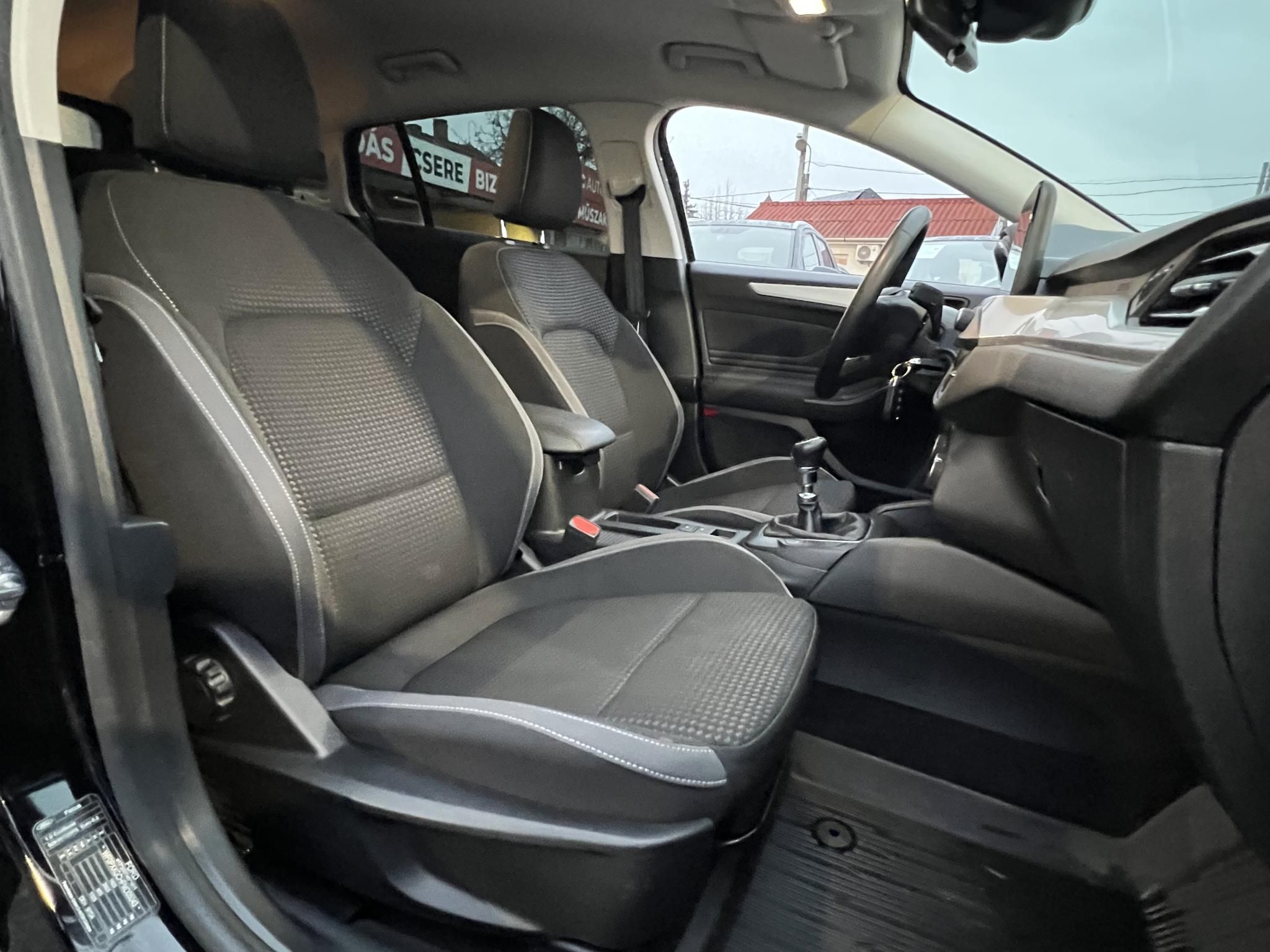 FORD FOCUS 1.0 EcoBoost Connected M.o.-i. 1.tul. Márkaszervizelt! Carplay