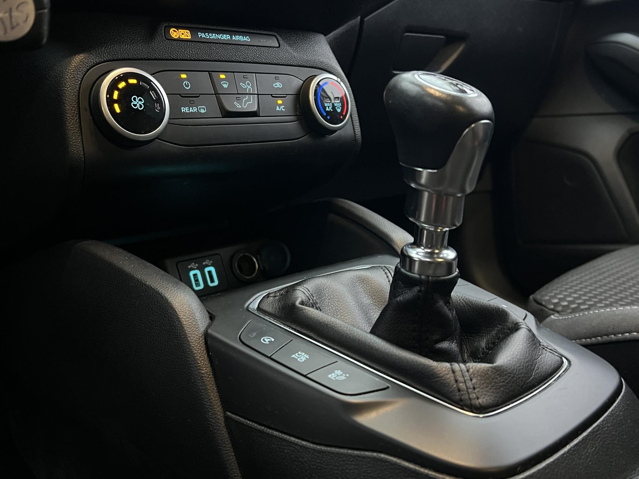 FORD FOCUS 1.0 EcoBoost Connected M.o.-i. 1.tul. Márkaszervizelt! Carplay