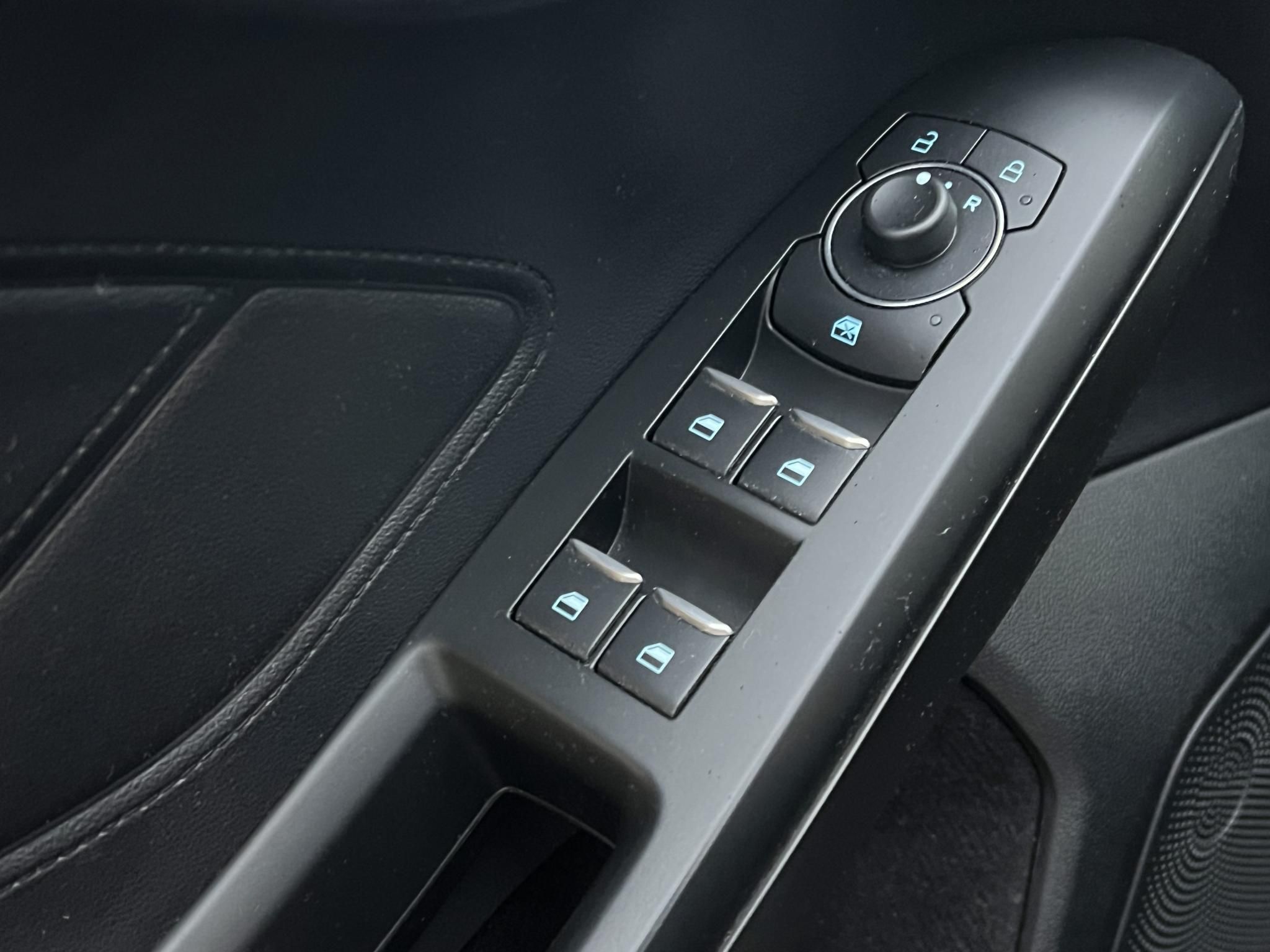 FORD FOCUS 1.0 EcoBoost Connected M.o.-i. 1.tul. Márkaszervizelt! Carplay