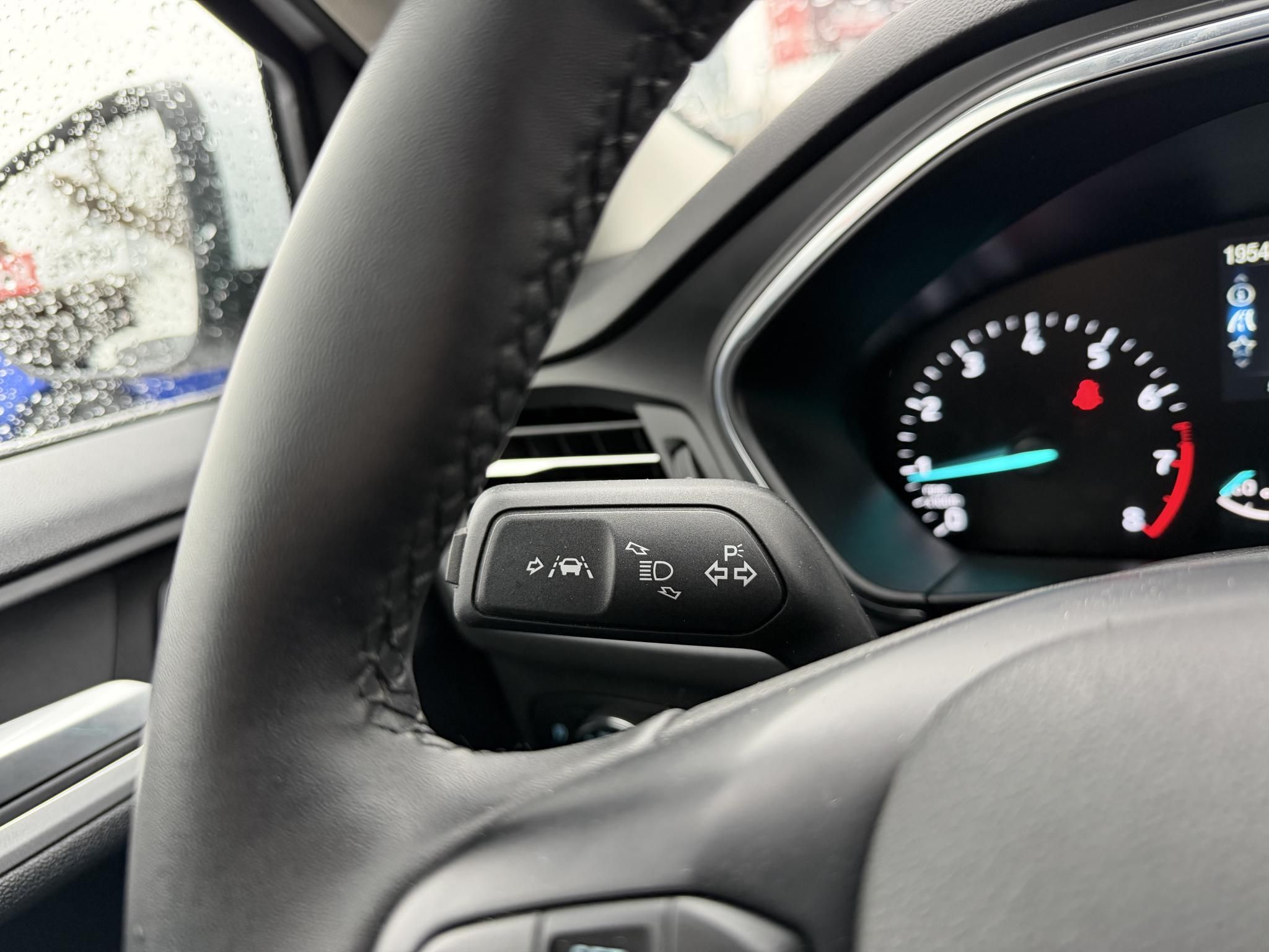 FORD FOCUS 1.0 EcoBoost Titanium Style 19e km. ÁFÁS ÁR! LED Carplay Ülésfűtés Kormányfűtés Táblafelismerő