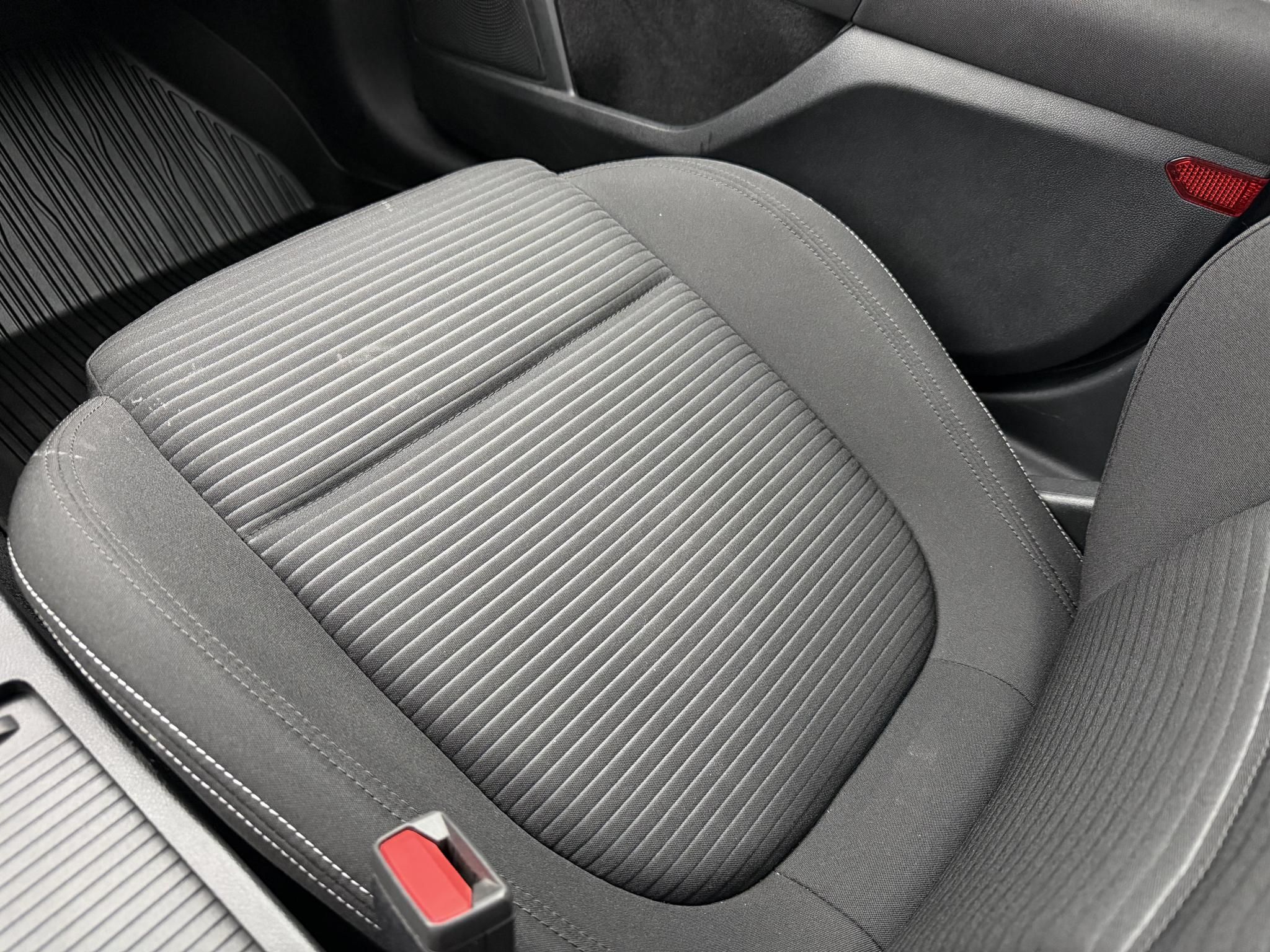 FORD FOCUS 1.0 EcoBoost Titanium Style 19e km. ÁFÁS ÁR! LED Carplay Ülésfűtés Kormányfűtés Táblafelismerő