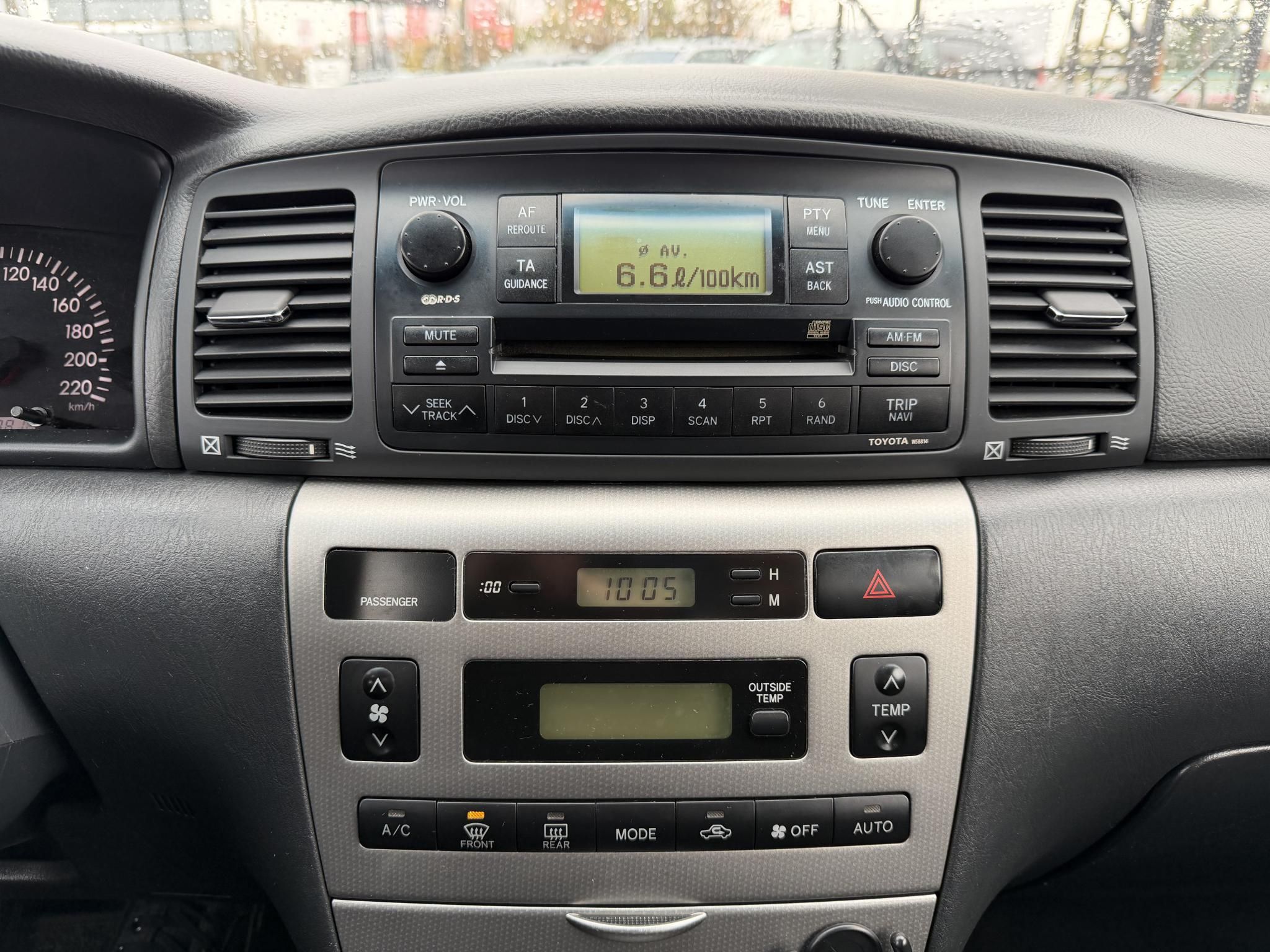 TOYOTA COROLLA 1.4 D-4D Sol Plus M-MT 163e km. Digitklíma Tolatóradar Ülésfűtés