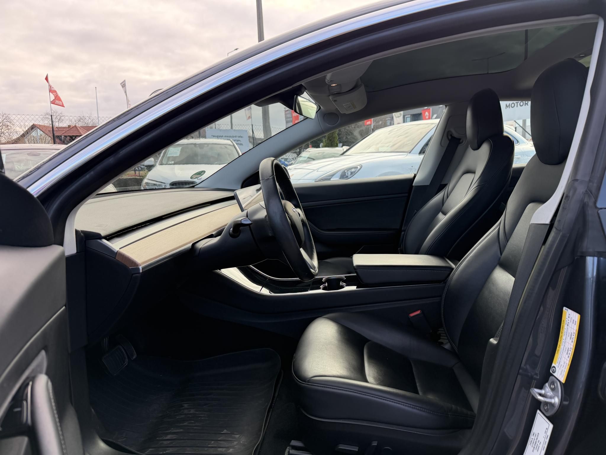 TESLA MODEL 3 Standard Range Plus Aut