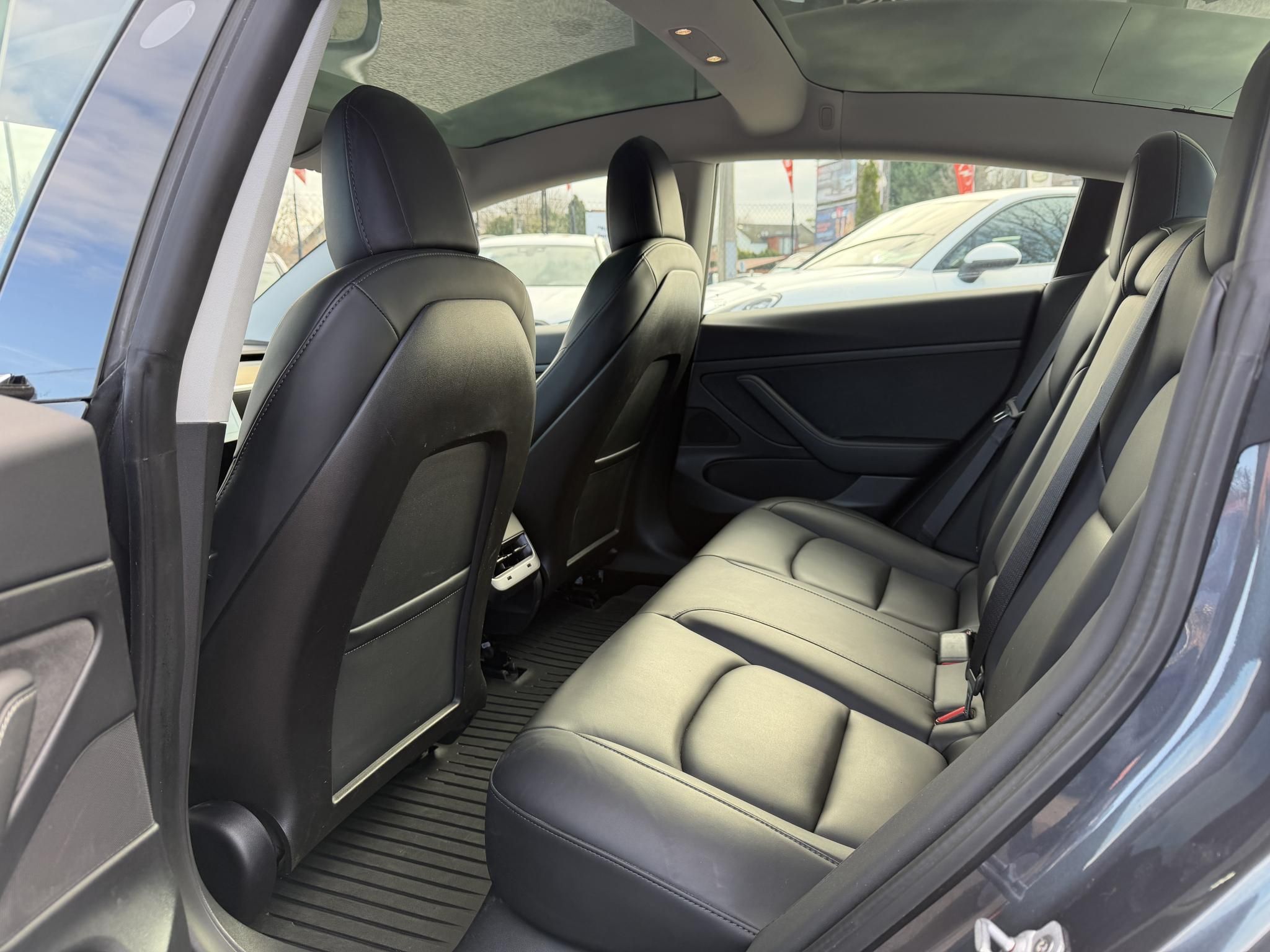 TESLA MODEL 3 Standard Range Plus Aut