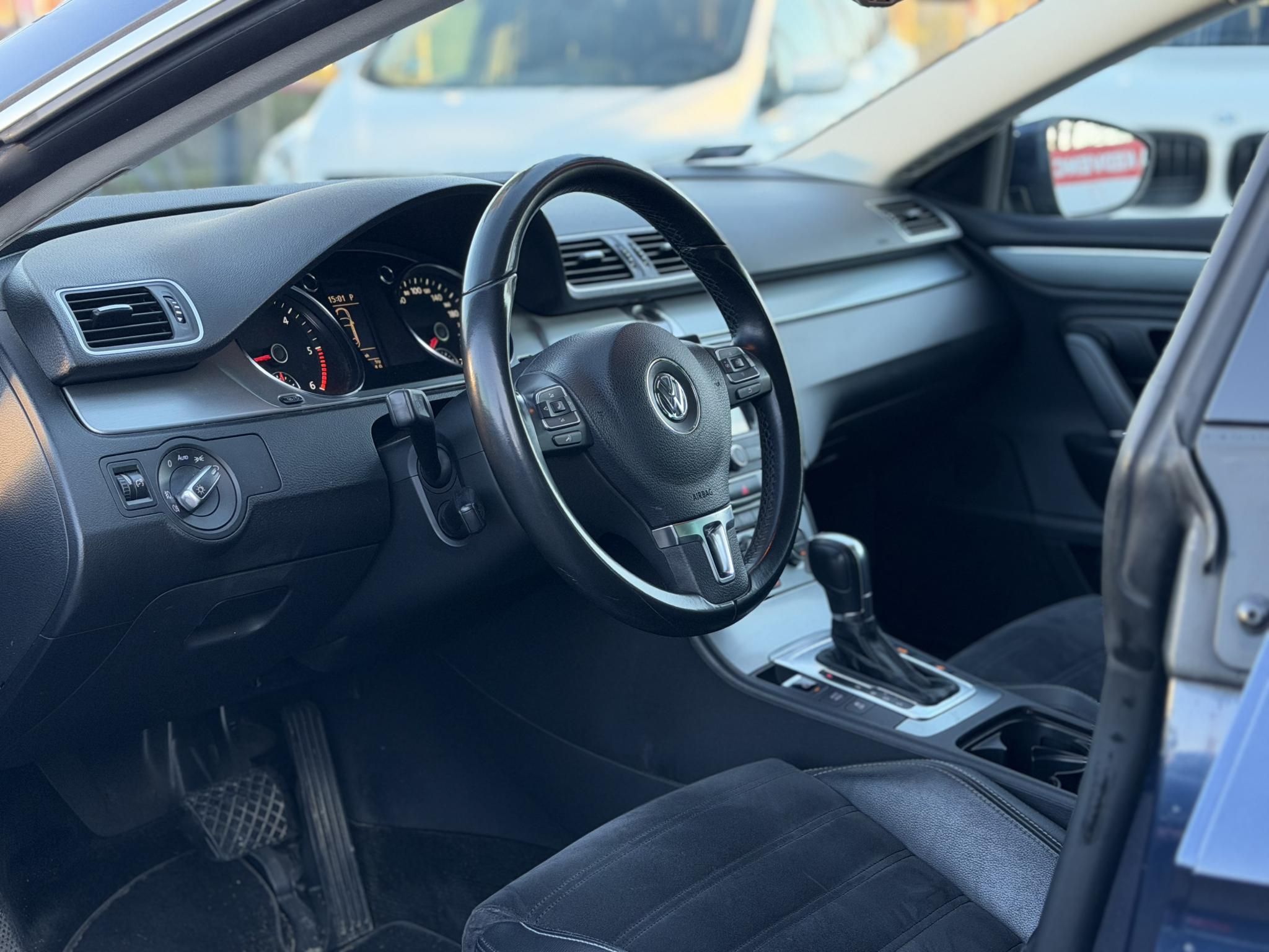 VOLKSWAGEN CC 2.0 CR TDI BMT DSG [5 személy] Xenon Tempomat Ülésfűtés PDC Navi Bluetooth 2 gyári kulcs!