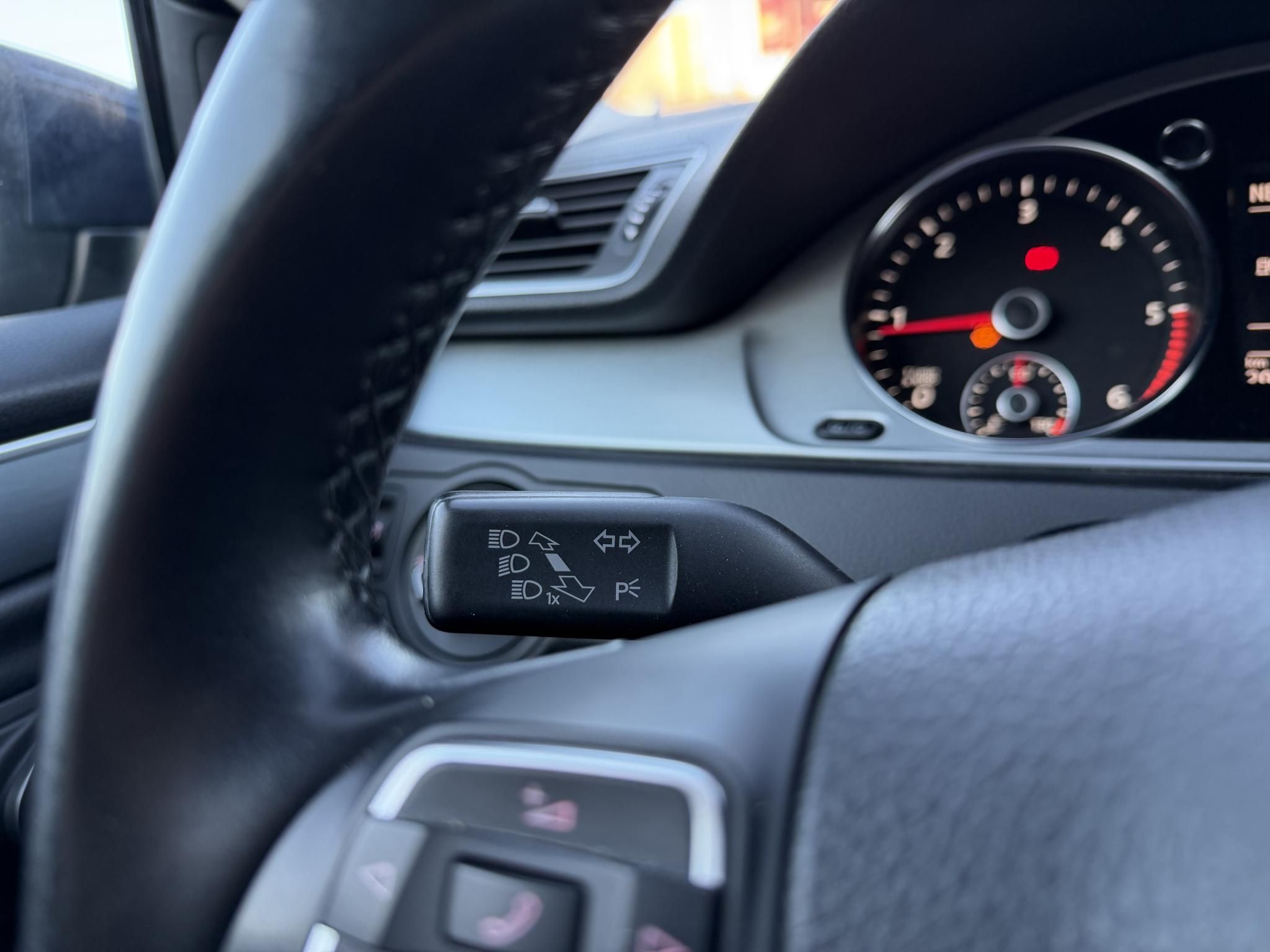 VOLKSWAGEN CC 2.0 CR TDI BMT DSG [5 személy] Xenon Tempomat Ülésfűtés PDC Navi Bluetooth 2 gyári kulcs!