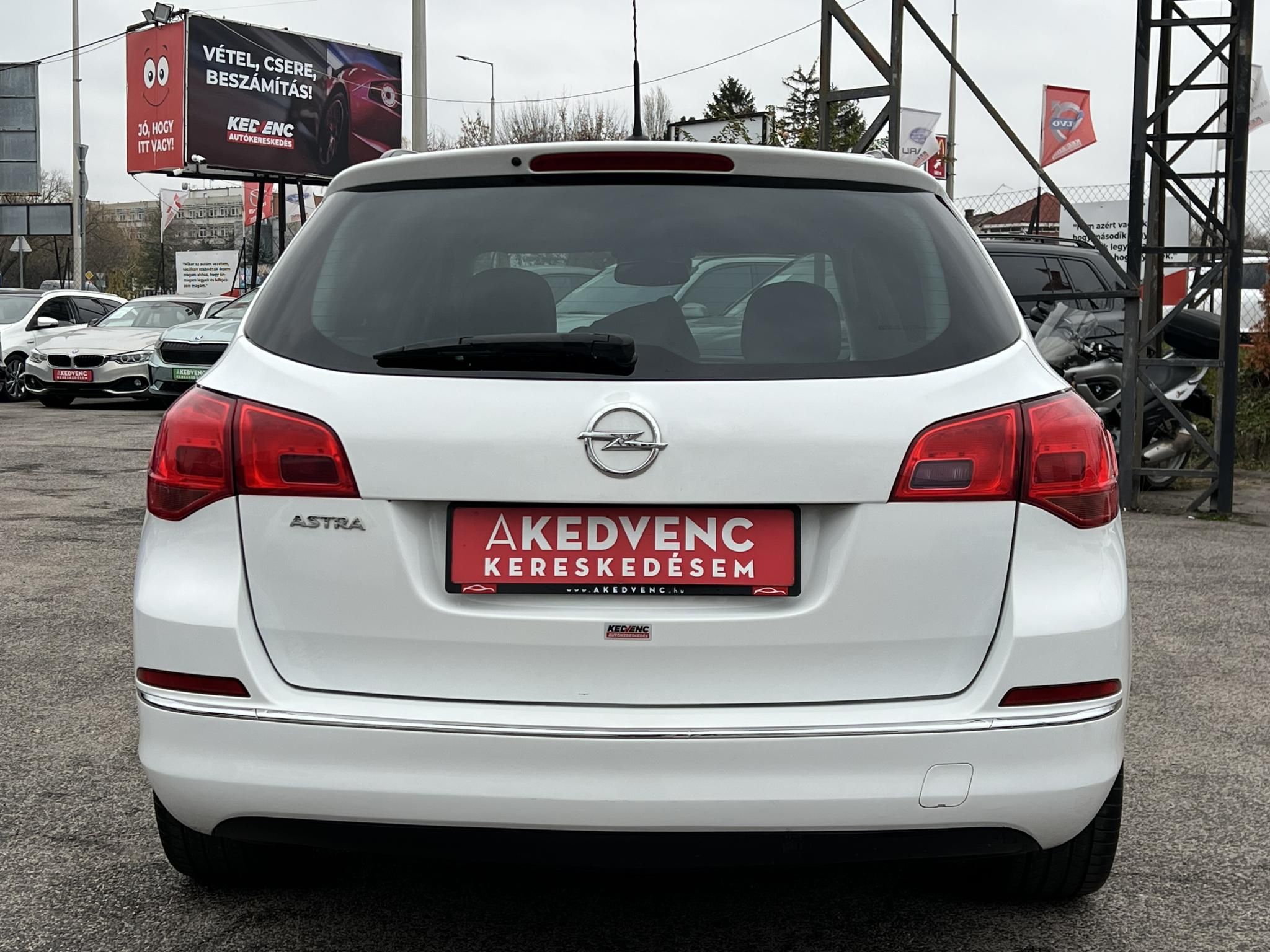OPEL ASTRA J 1.6 Selection Klíma Tempomat Bluetooth Új kuplung! Téli/nyári garnitúra!