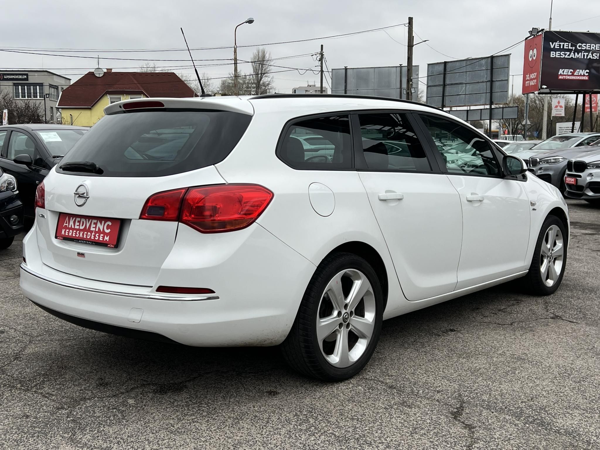 OPEL ASTRA J 1.6 Selection Klíma Tempomat Bluetooth Új kuplung! Téli/nyári garnitúra!