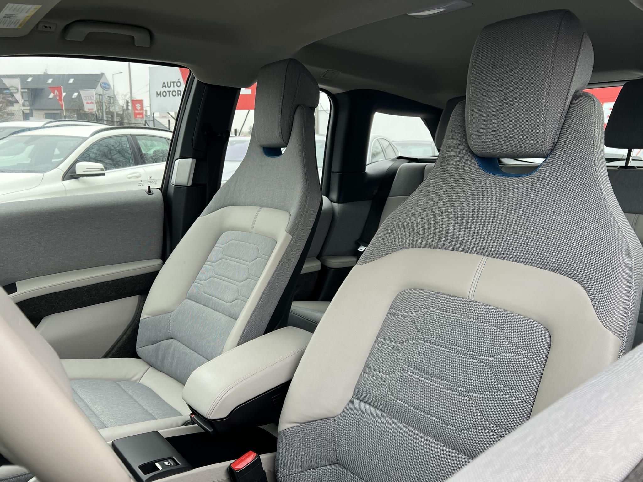 BMW I3 (Automata) 60Ah 59e km. Loft belső Navi Ülésfűtés Félbőr Bluetooth!