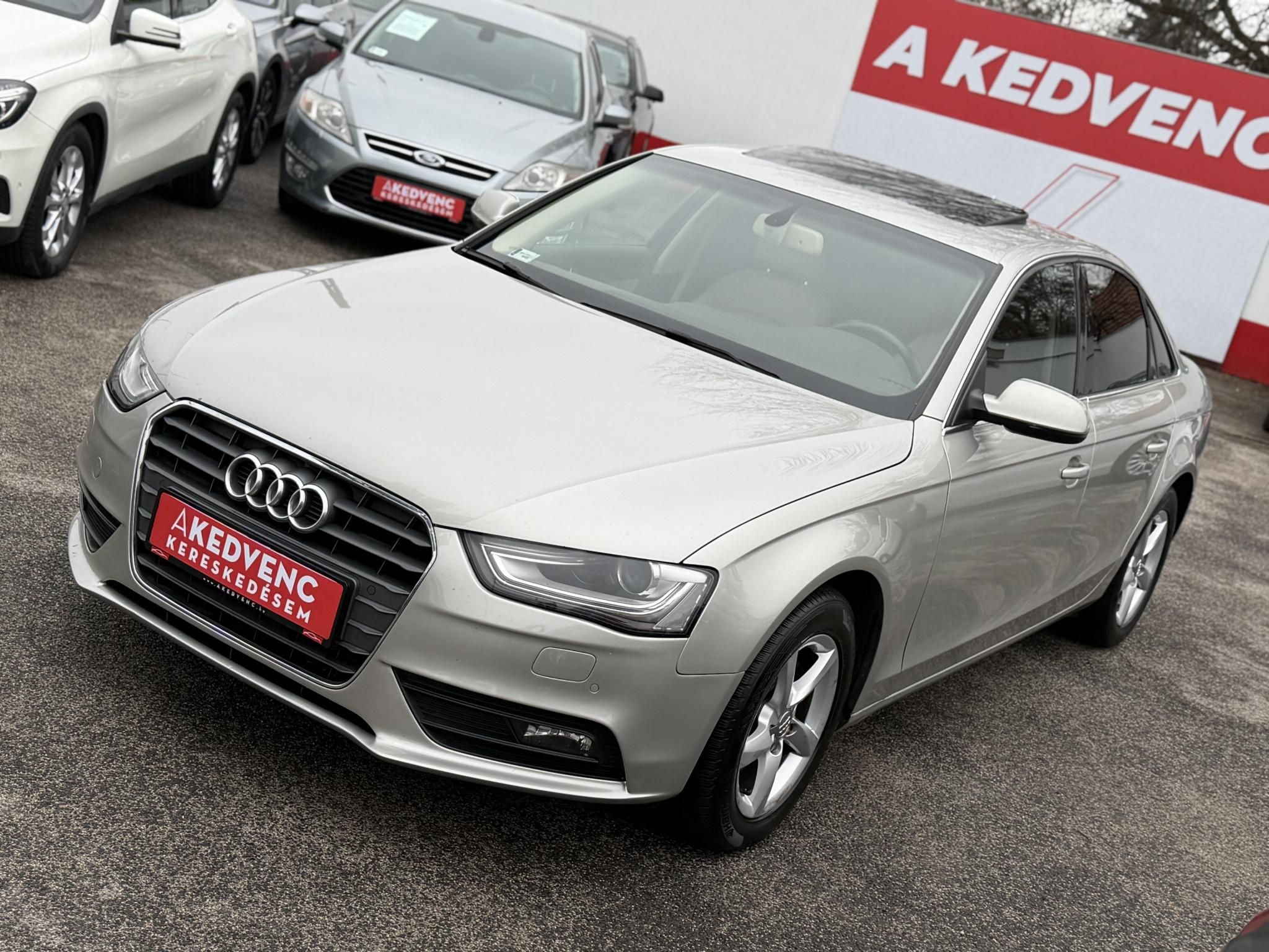 AUDI A4 2.0 TDI multitronic Magyarországi Napfénytető Xenon Üléshűtés PDC Téli-nyári kerék!