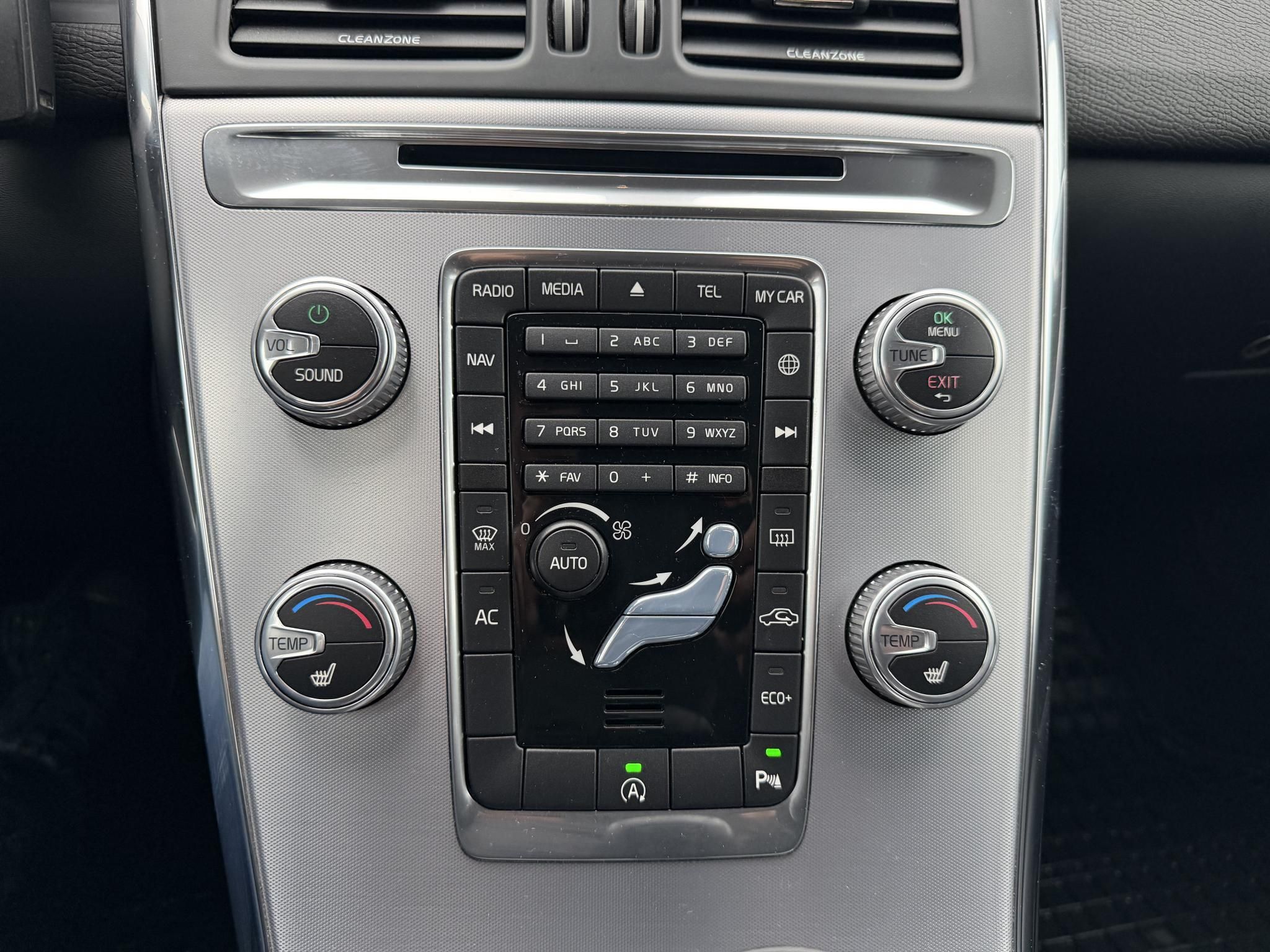 VOLVO XC60 2.0 D [D4] Momentum Geartronic FWD 155e km. Magyarországi Navi Memória Tempomat Ülésfűtés PDC Bluetooth