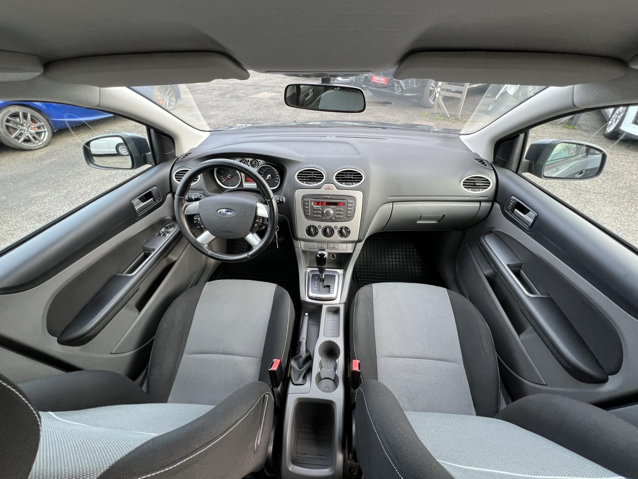 FORD FOCUS 1.6 Ghia (Automata) Klíma Tempomat City szervó Téli/nyári garnitúra!