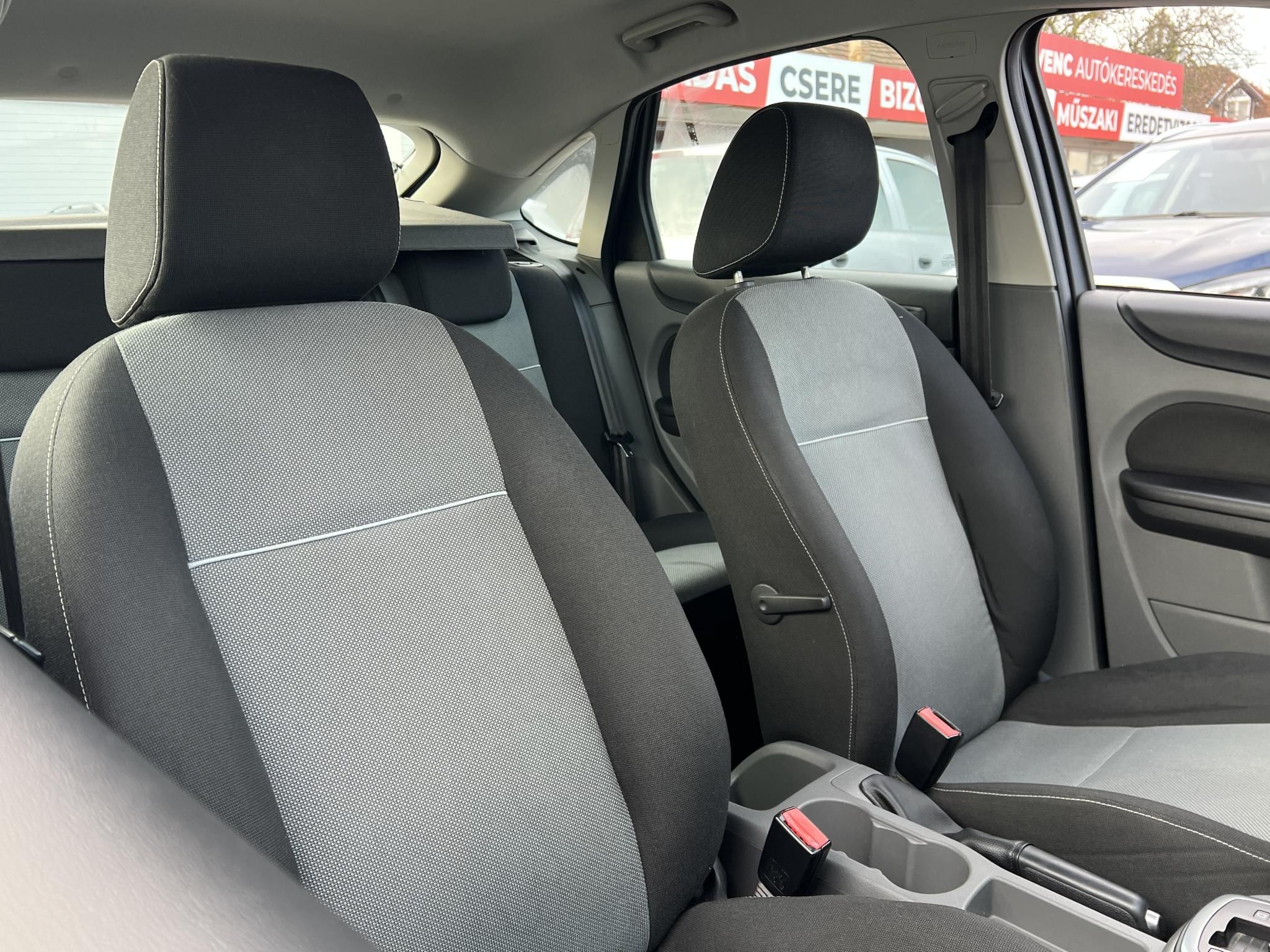 FORD FOCUS 1.6 Ghia (Automata) Klíma Tempomat City szervó Téli/nyári garnitúra!