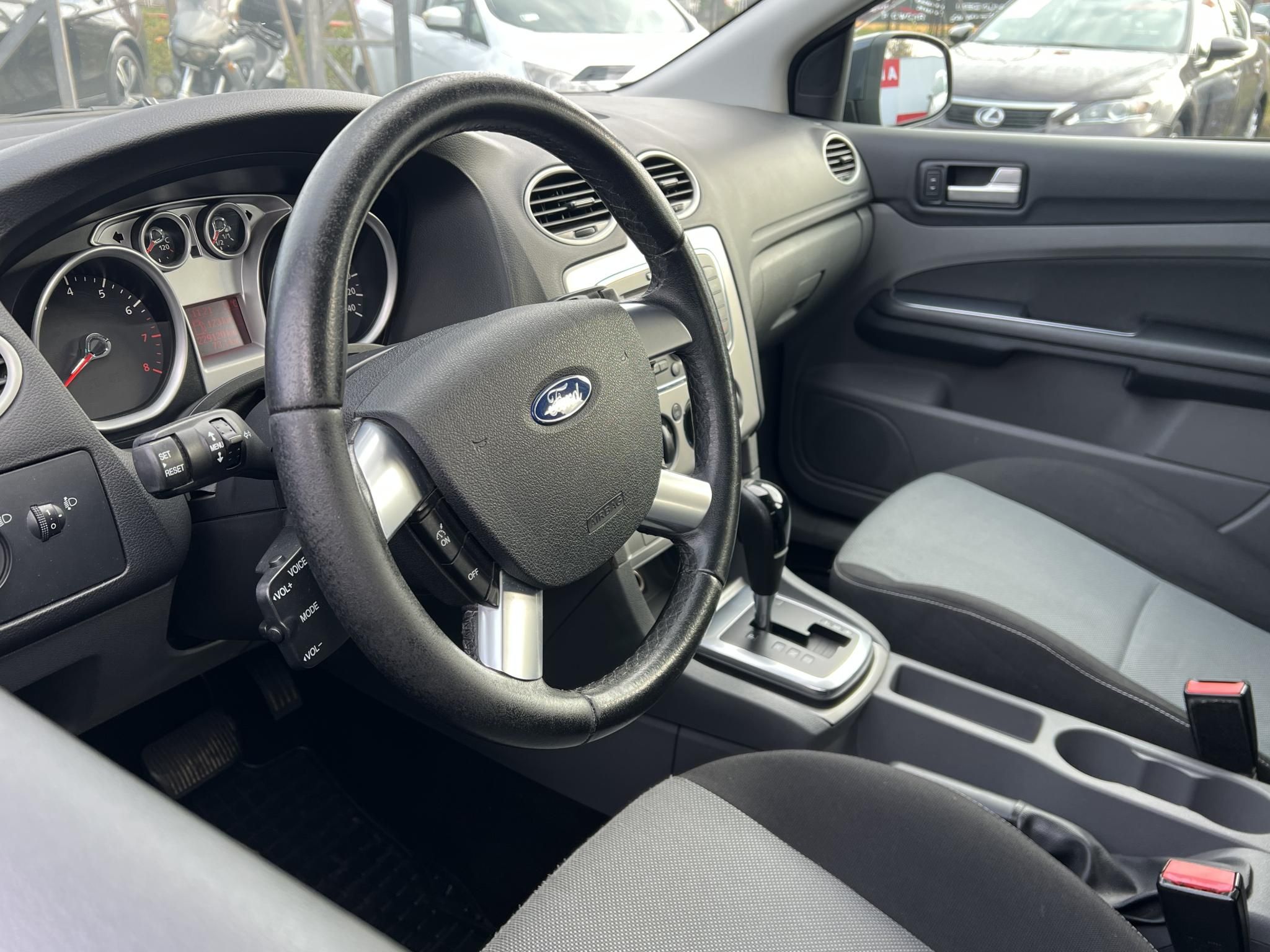 FORD FOCUS 1.6 Ghia (Automata) Klíma Tempomat City szervó Téli/nyári garnitúra!