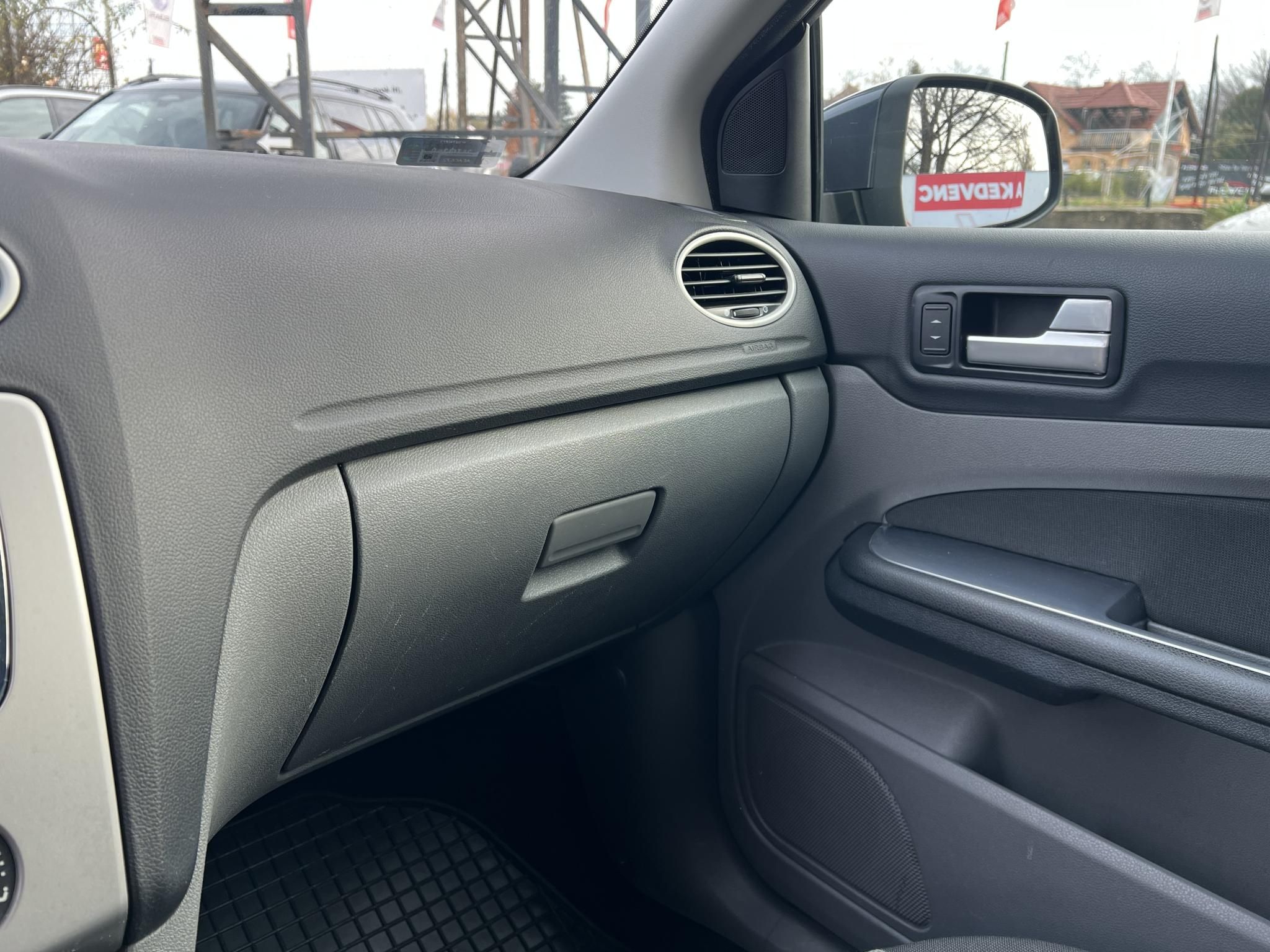 FORD FOCUS 1.6 Ghia (Automata) Klíma Tempomat City szervó Téli/nyári garnitúra!