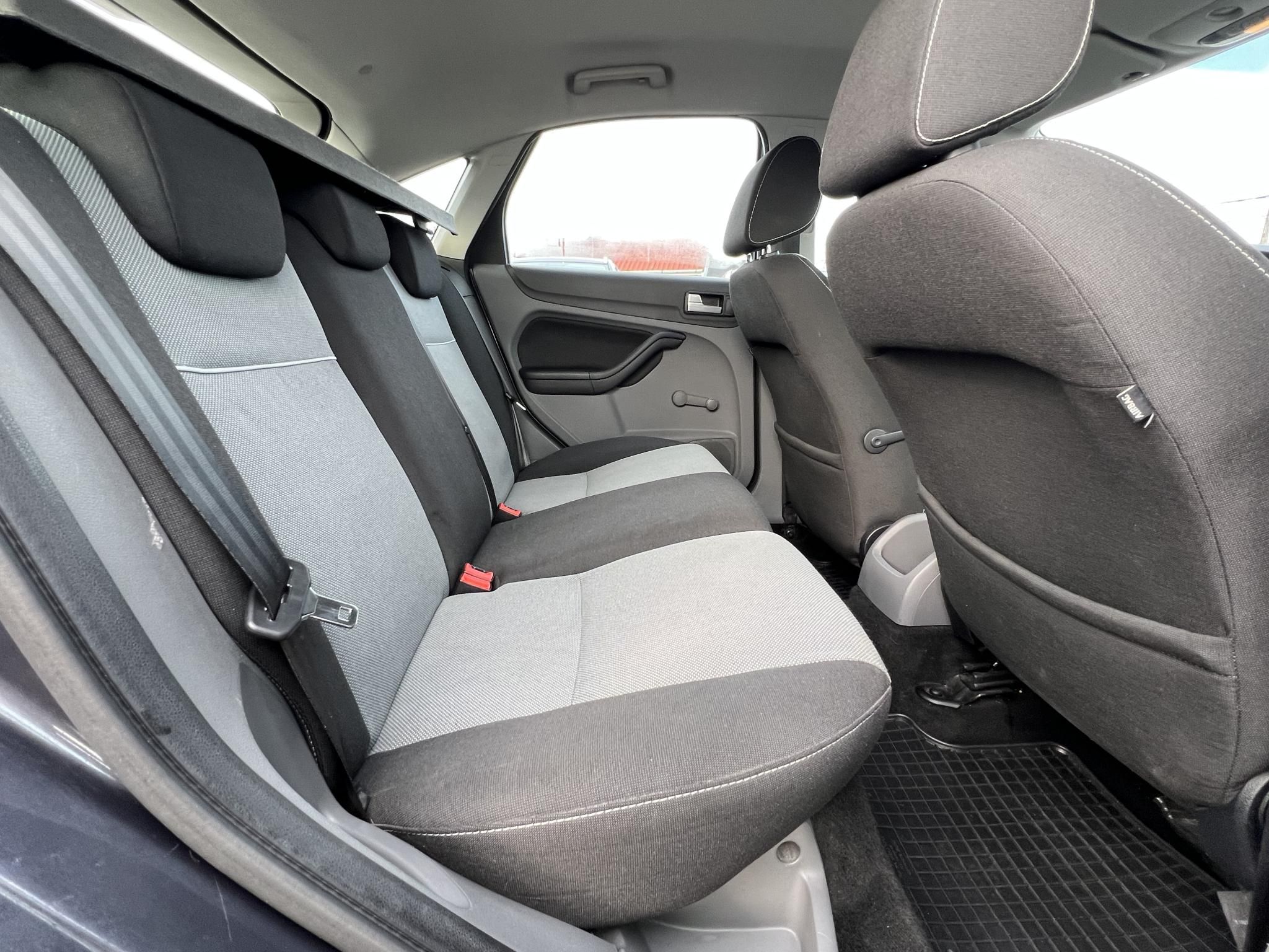 FORD FOCUS 1.6 Ghia (Automata) Klíma Tempomat City szervó Téli/nyári garnitúra!