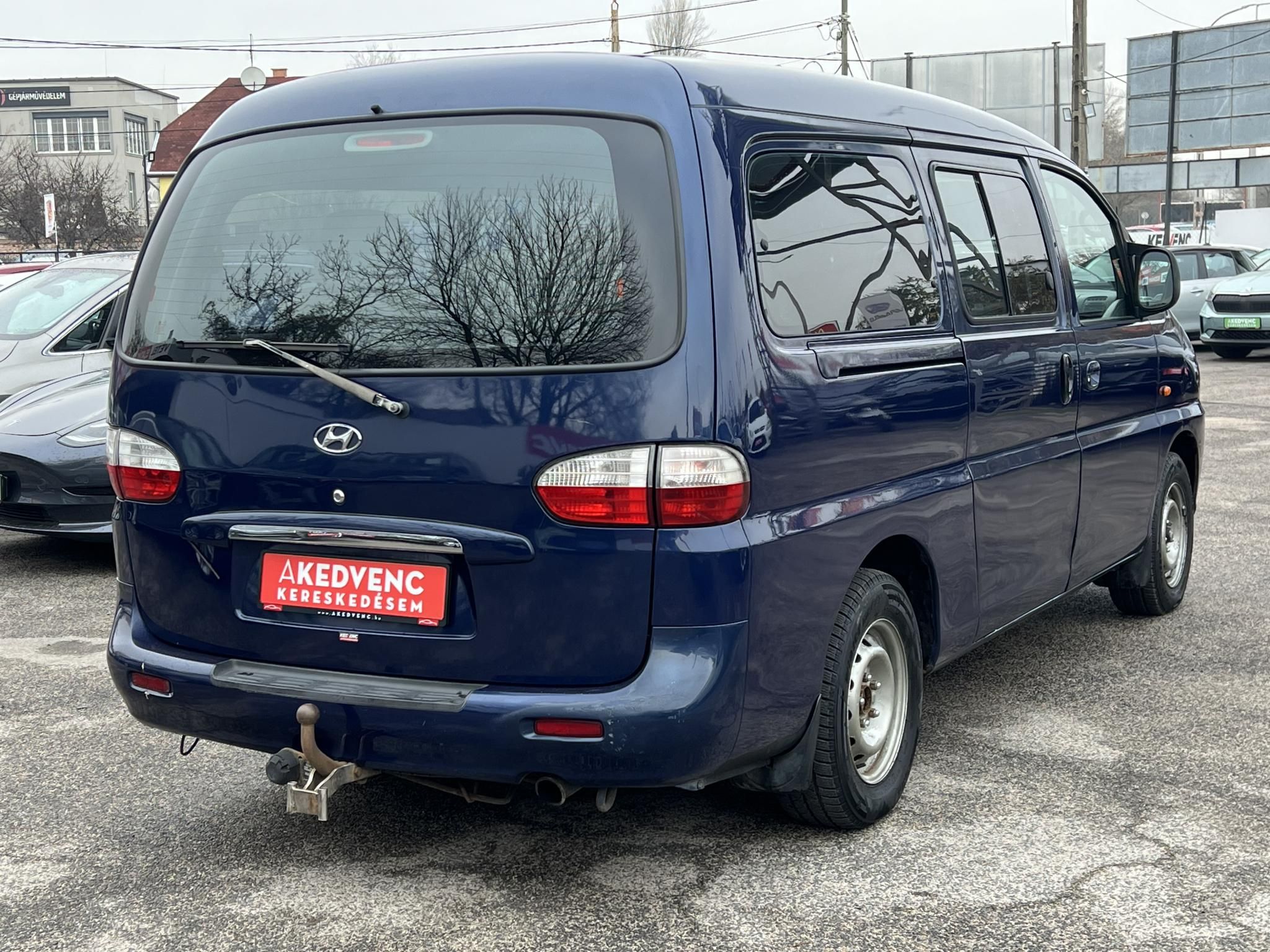 HYUNDAI H-1 2.5 CRDI (9 személyes )