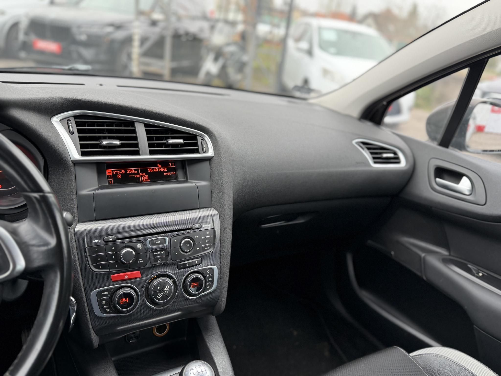 CITROEN C4 1.6 e-HDi Exclusive Masszázs ülés. Kitűnő állapot. Friss műszaki vizsga. Téli-nyári gumi!