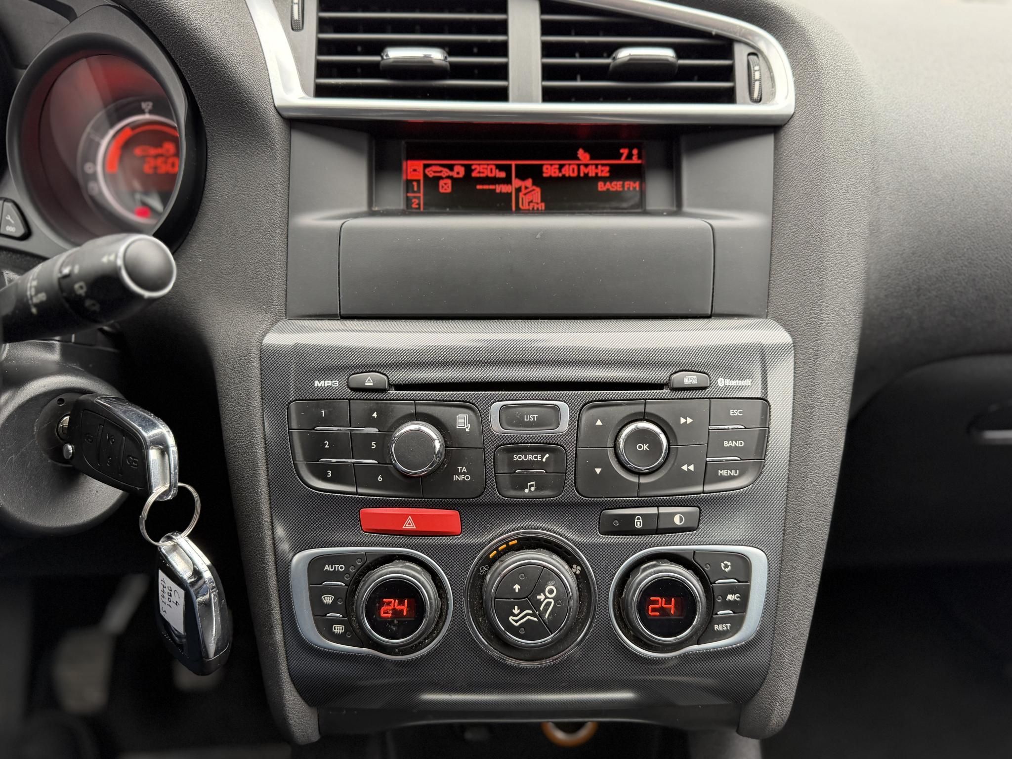 CITROEN C4 1.6 e-HDi Exclusive Masszázs ülés. Kitűnő állapot. Friss műszaki vizsga. Téli-nyári gumi!