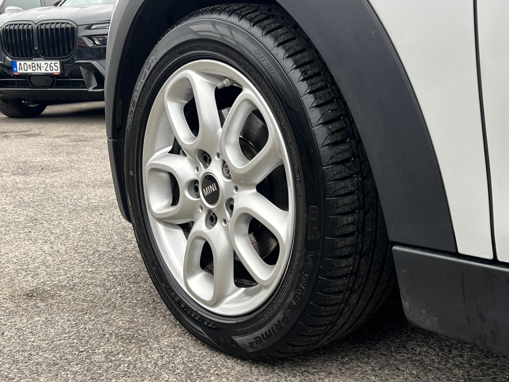 MINI COOPER 1.5 M.o.-i. 1.tul. Klíma Panoráma tető Harman/Kardon Téli/nyári garnitúra!