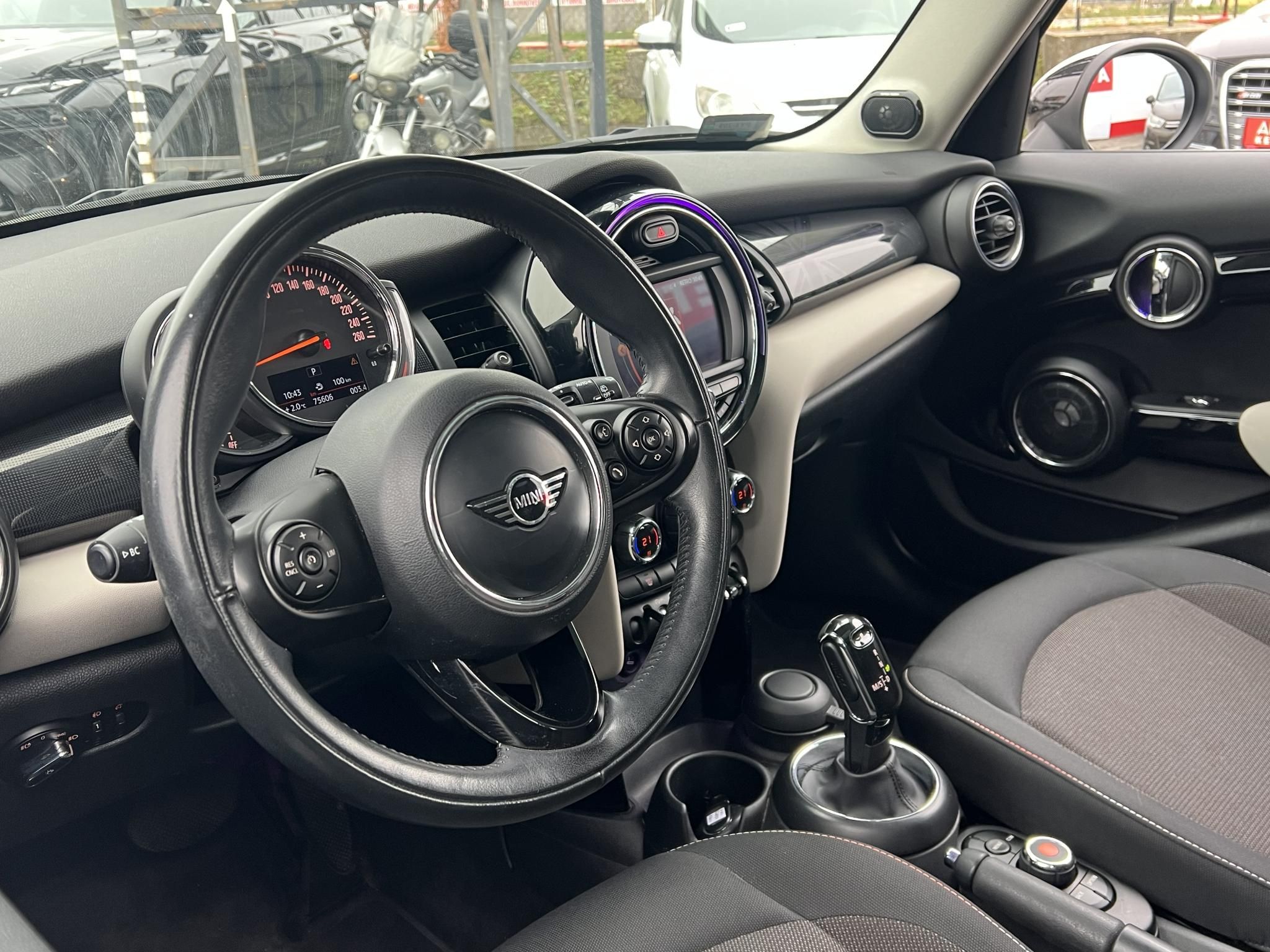 MINI COOPER 1.5 M.o.-i. 1.tul. Klíma Panoráma tető Harman/Kardon Téli/nyári garnitúra!