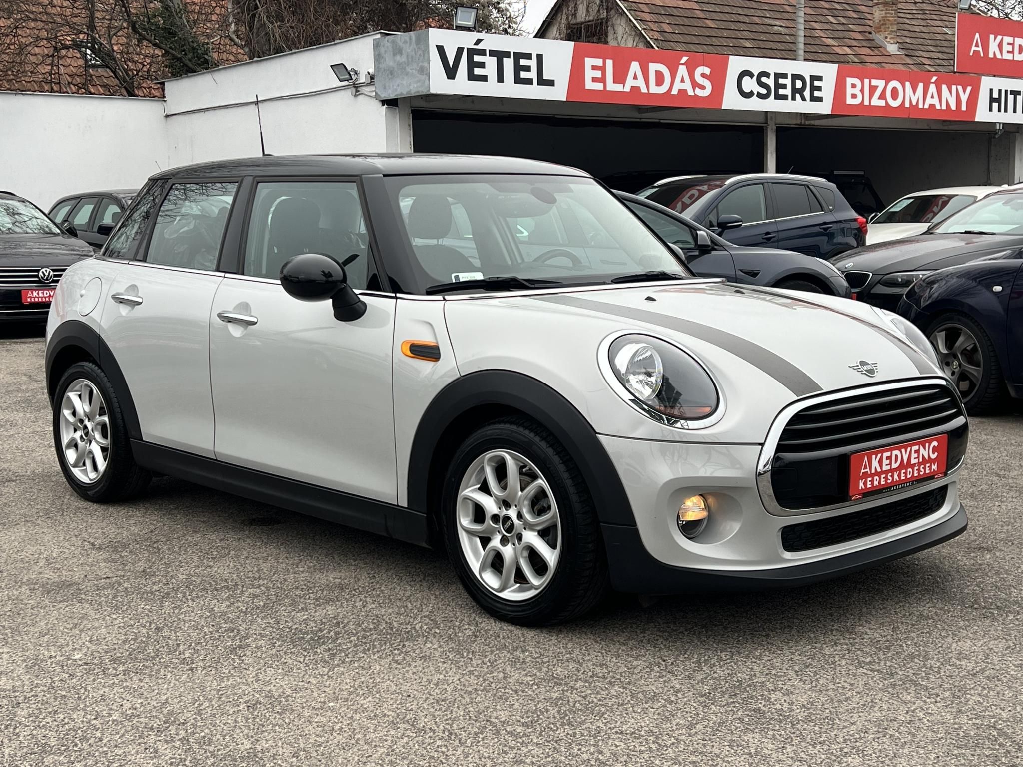 MINI COOPER 1.5 M.o.-i. 1.tul. Klíma Panoráma tető Harman/Kardon Téli/nyári garnitúra!