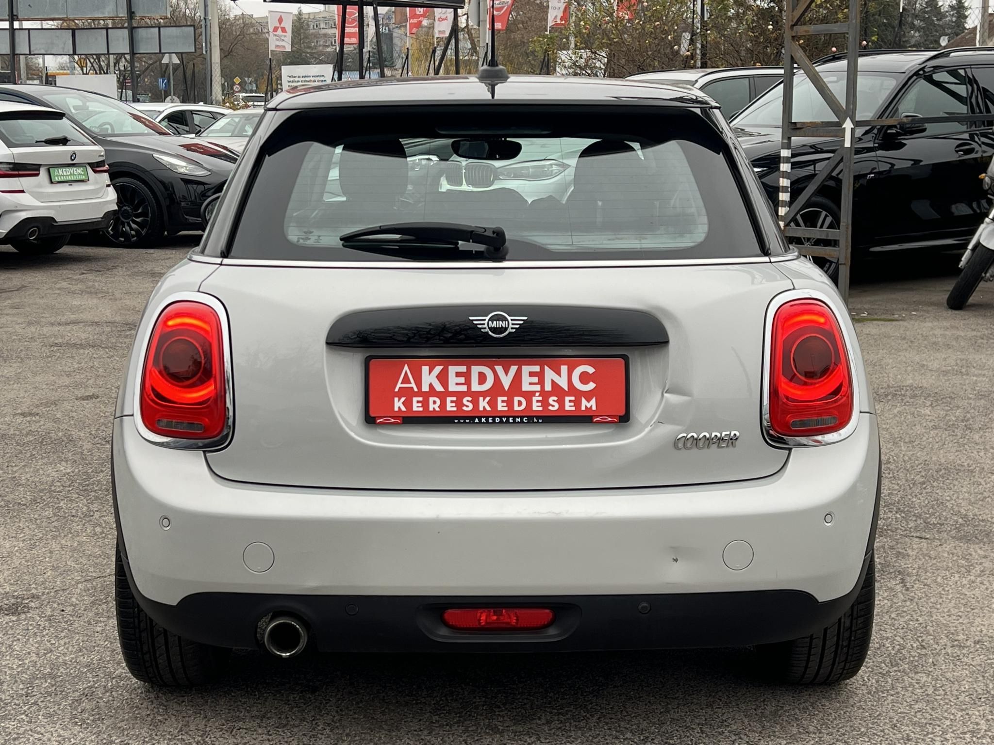 MINI COOPER 1.5 M.o.-i. 1.tul. Klíma Panoráma tető Harman/Kardon Téli/nyári garnitúra!