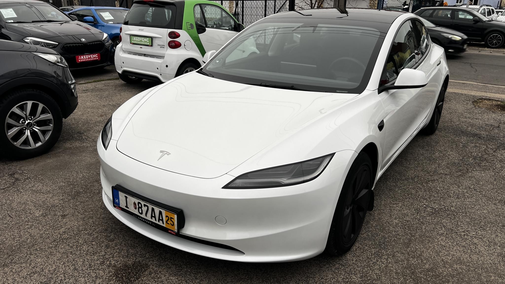 TESLA MODEL 3 RWD Premium (Automata) Kifogástalan. újszerű állapotban. 500km WLTP