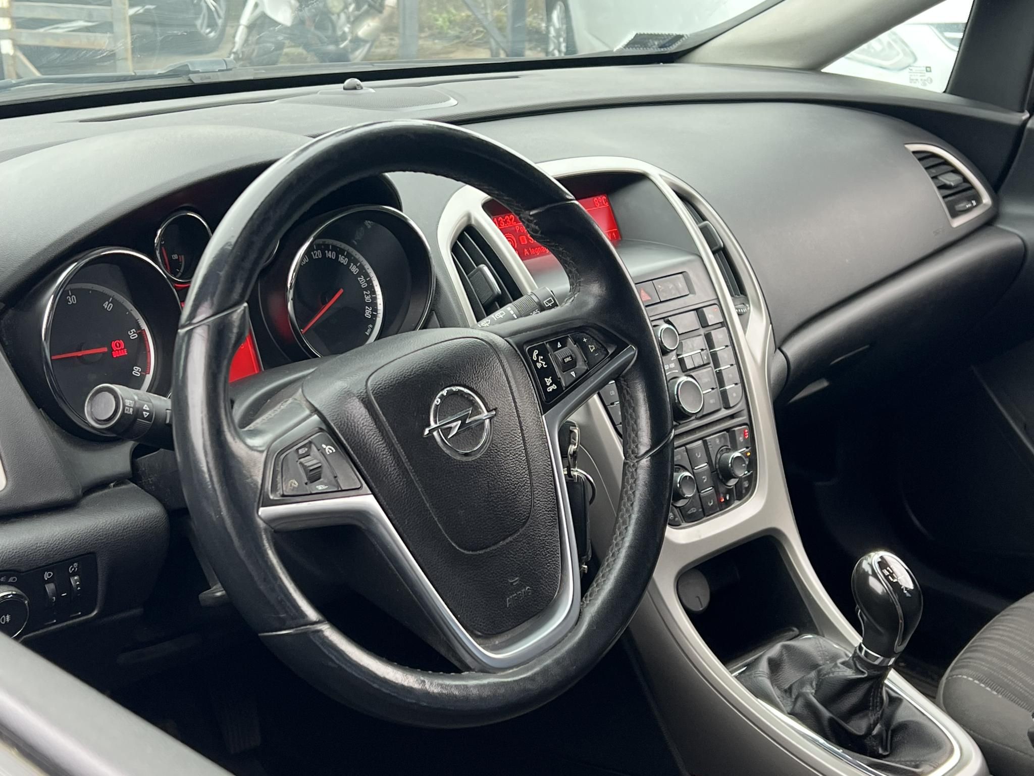 OPEL ASTRA J 1.7 CDTI Selection Klíma Tempomat Friss vizsga!