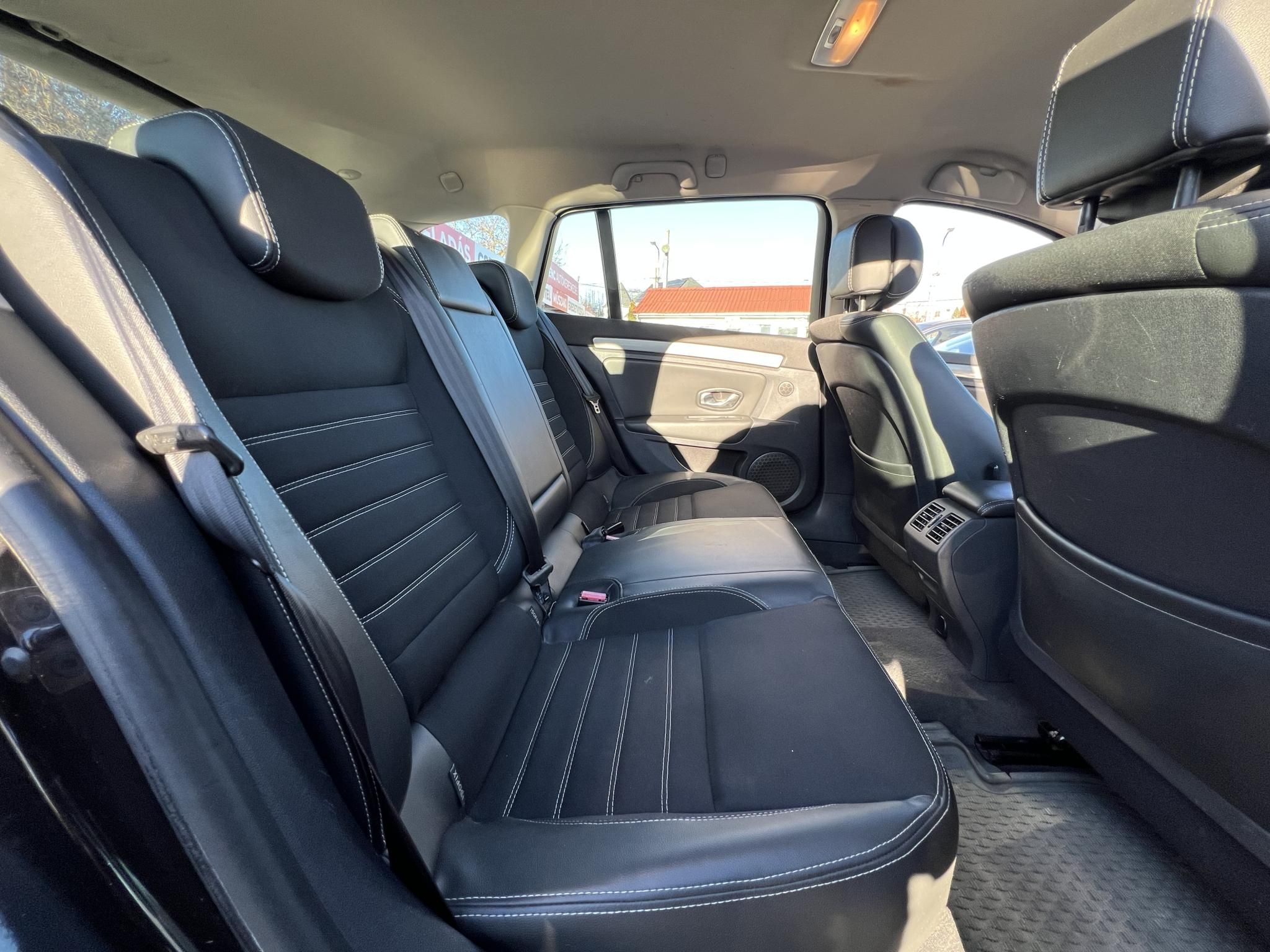 RENAULT LAGUNA 1.5 dCi Expression EDC Klíma Tempomat Bluetooth Végig szervízelt!