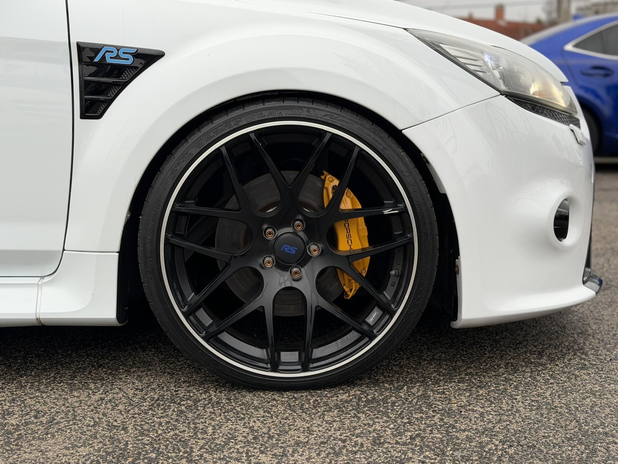 FORD FOCUS RS 2.5 T Értékes kiegészítőkkel