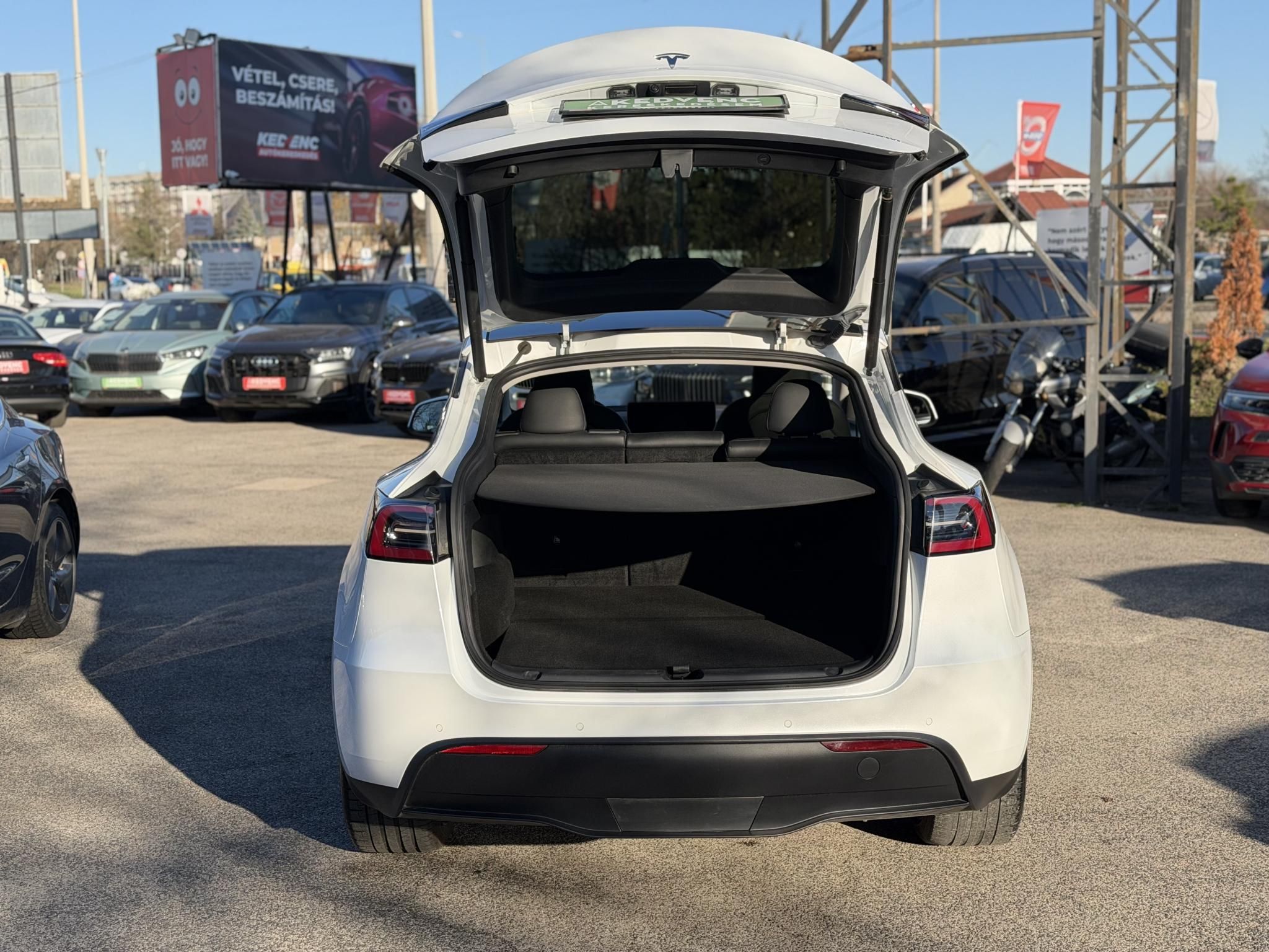 TESLA MODEL Y Long Range AWD (Automata) 72e km. AMD Ryzen. hőszivattyú. mátrix LED. garanciális!