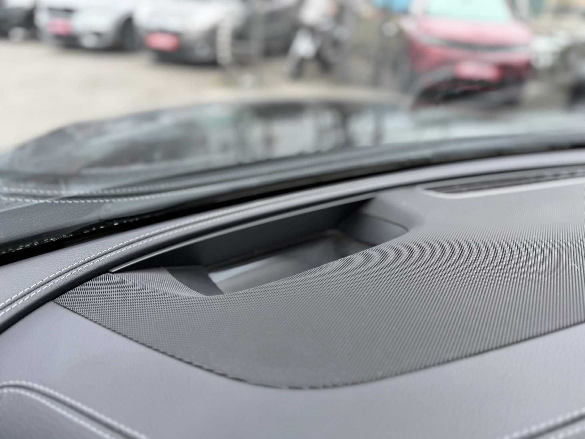 MERCEDES-BENZ E 220 d 9G-TRONIC Megkímélt állapot. LED Holttér HUD Carplay Fakormány 360kamera