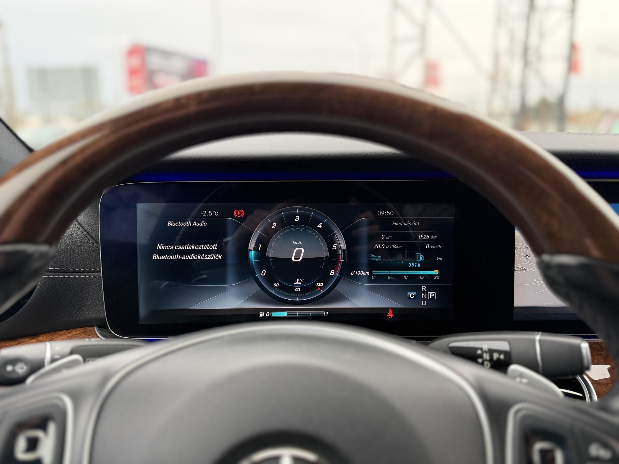 MERCEDES-BENZ E 220 d 9G-TRONIC Megkímélt állapot. LED Holttér HUD Carplay Fakormány 360kamera