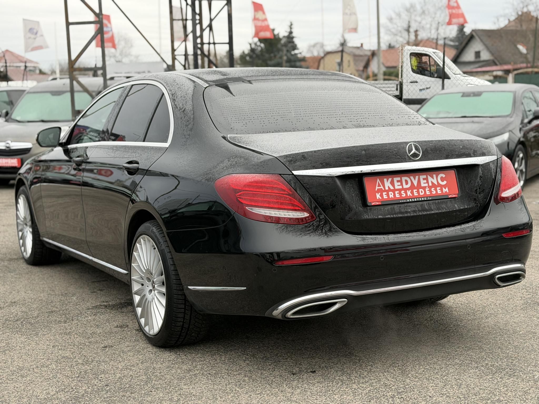 MERCEDES-BENZ E 220 d 9G-TRONIC Megkímélt állapot. LED Holttér HUD Carplay Fakormány 360kamera