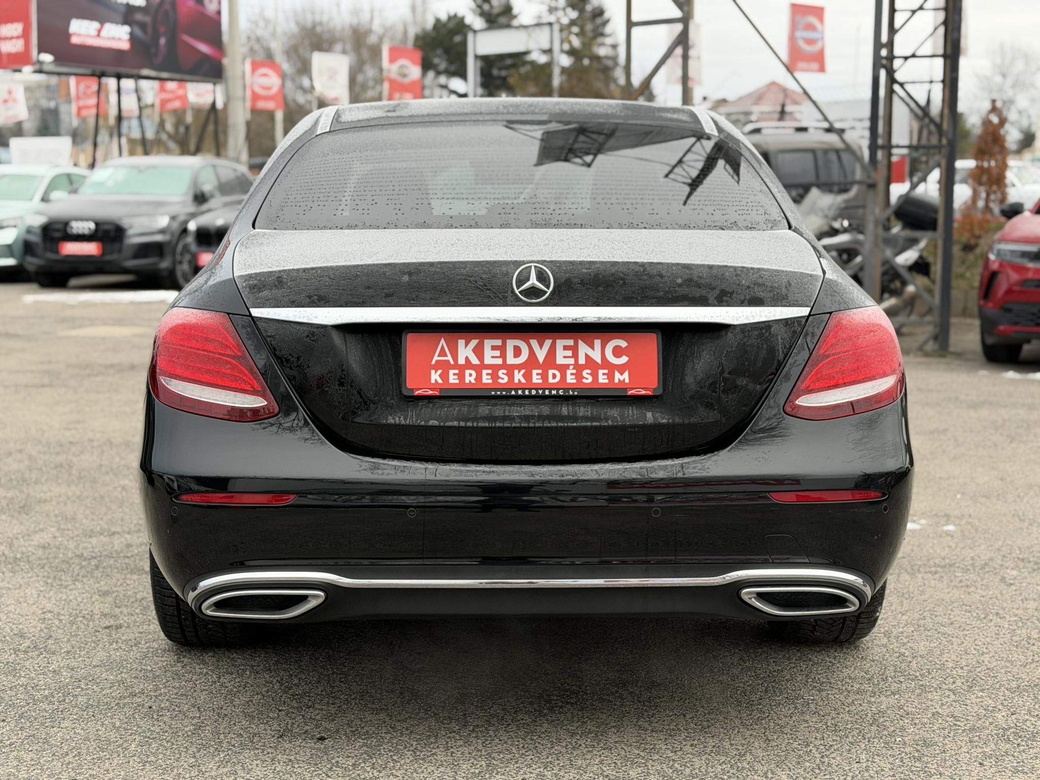 MERCEDES-BENZ E 220 d 9G-TRONIC Megkímélt állapot. LED Holttér HUD Carplay Fakormány 360kamera
