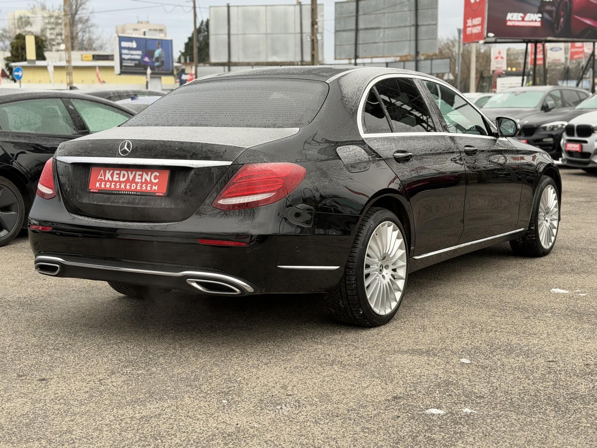 MERCEDES-BENZ E 220 d 9G-TRONIC Megkímélt állapot. LED Holttér HUD Carplay Fakormány 360kamera