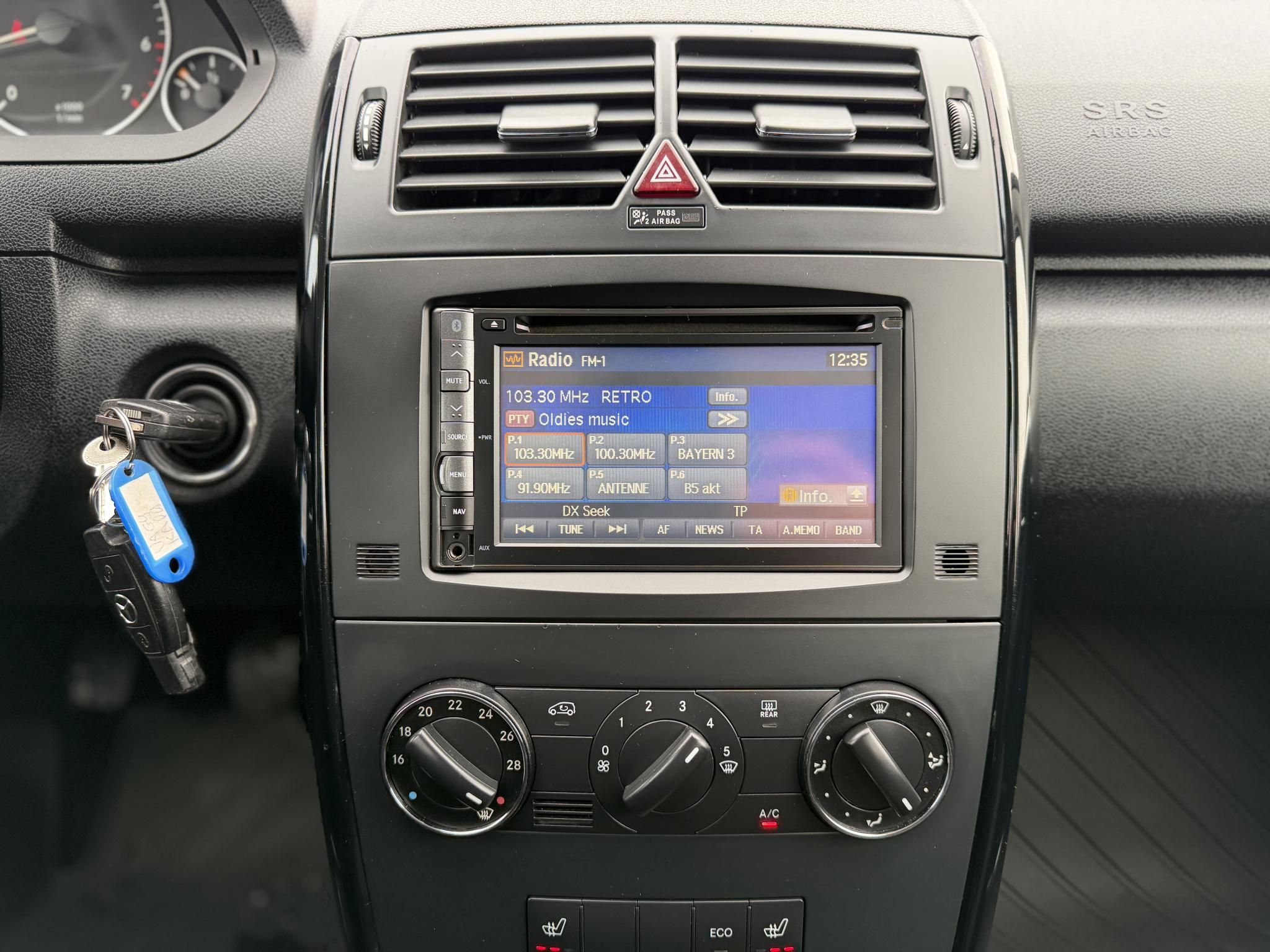 MERCEDES-BENZ A 180 BlueEFFICIENCY Elegance EURO5 156e km. megkímélt állapot. klíma ülésfűtés 2 gyári kulcs