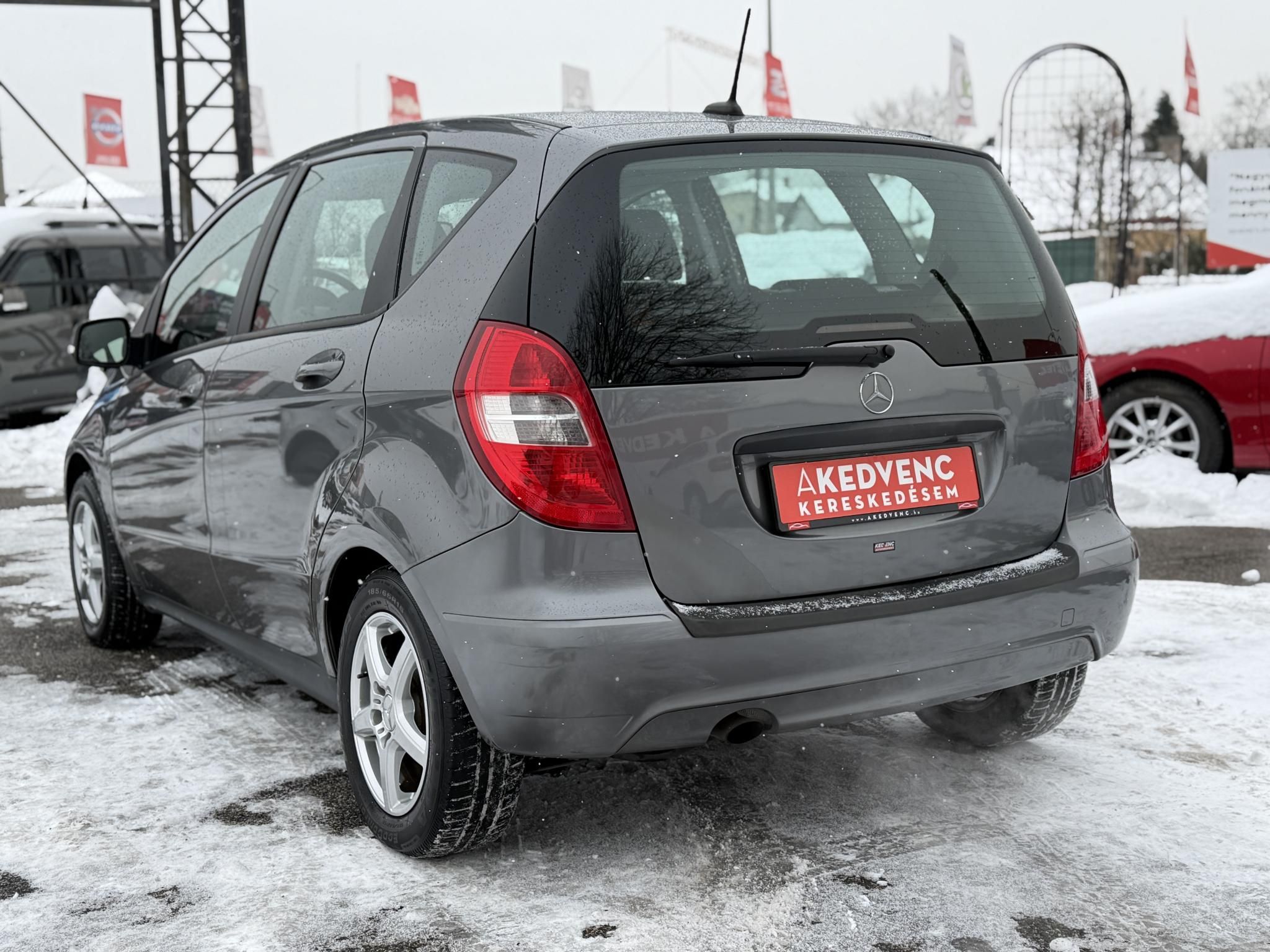 MERCEDES-BENZ A 180 BlueEFFICIENCY Elegance EURO5 156e km. megkímélt állapot. klíma ülésfűtés 2 gyári kulcs