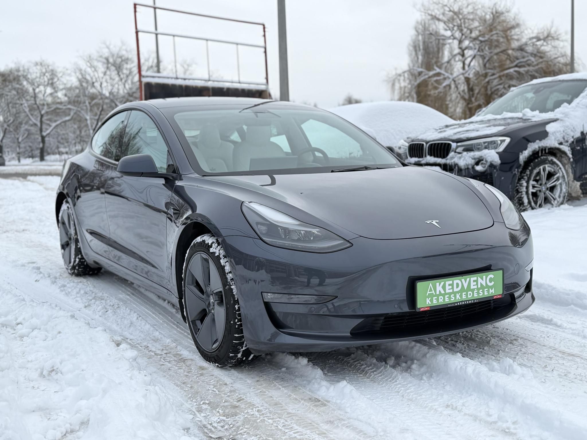 TESLA MODEL 3 Long Range AWD (Automata) 76e km. FEHÉR BELSŐ. mátrix LED. hőszivattyú. garanciális. megkímélt állapot!